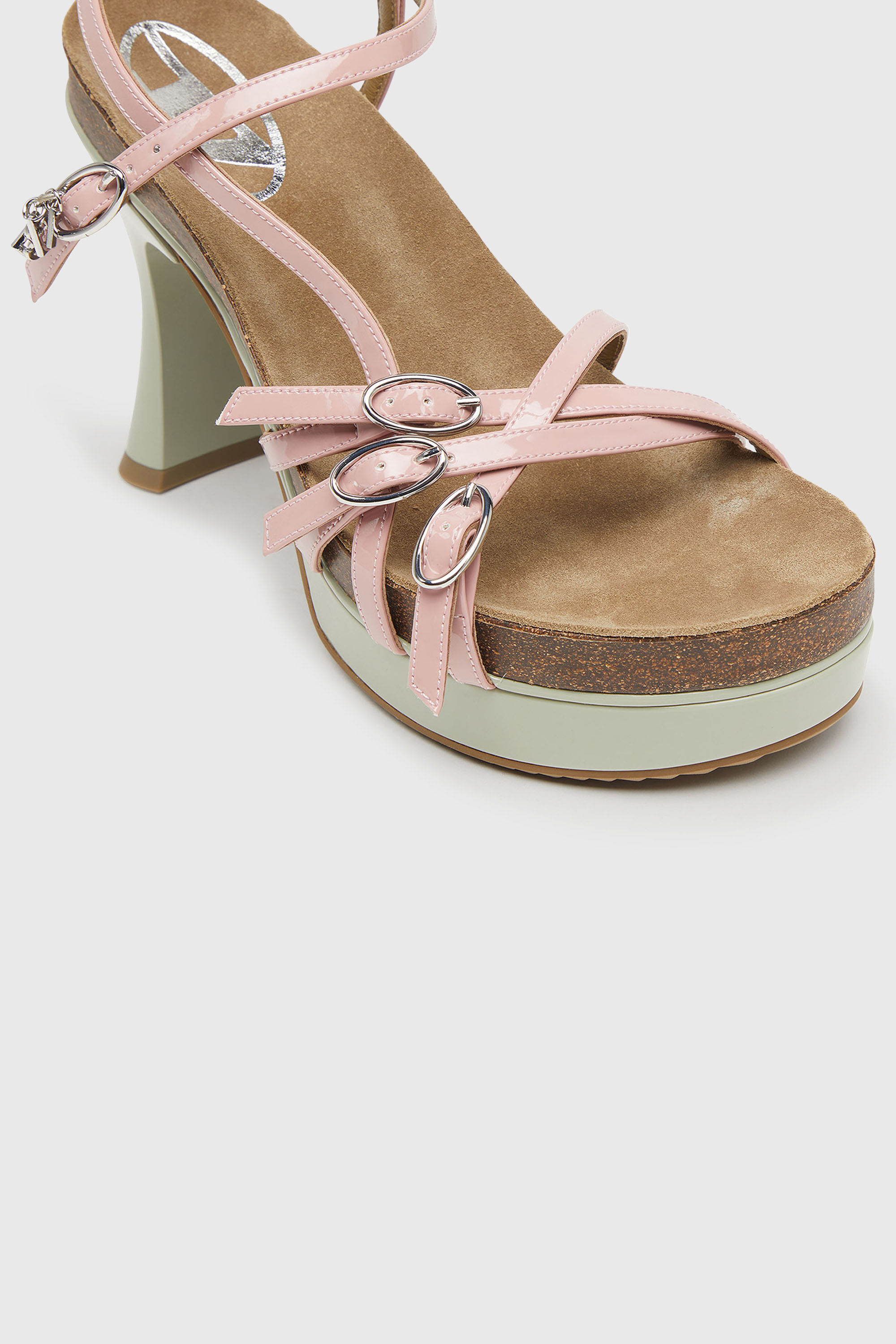Diesel - D-WOODSTOCK 105 SANDAL, Damen D-Woodstock-Riemchen-Plateausandalen aus gl&auml;nzendem PU in Rosa/Weiss - 6