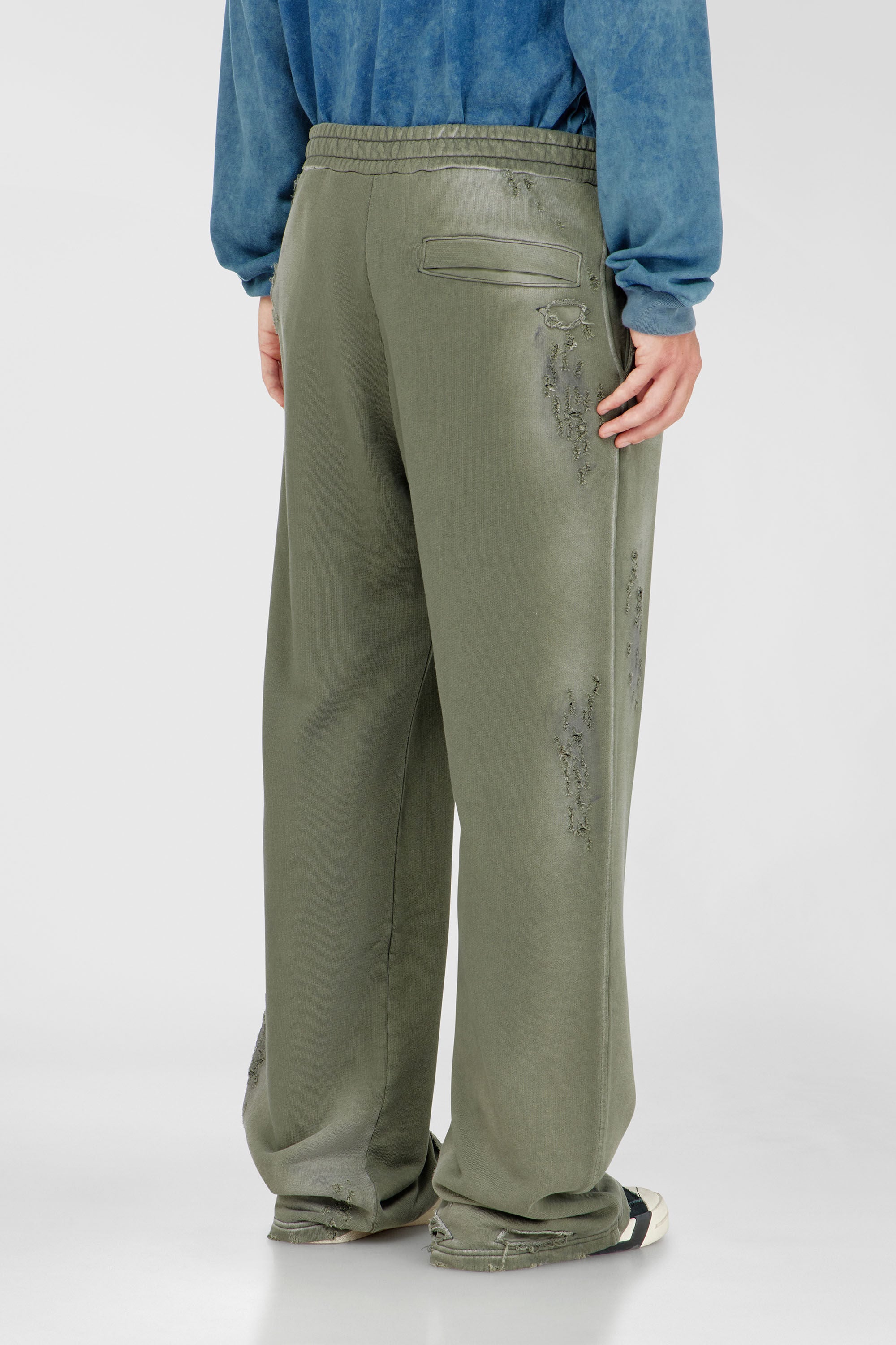 Diesel - P-KEITH, Herren Sweatpants aus Baumwolle mit destroyed look in Armeegr&uuml;n - 4