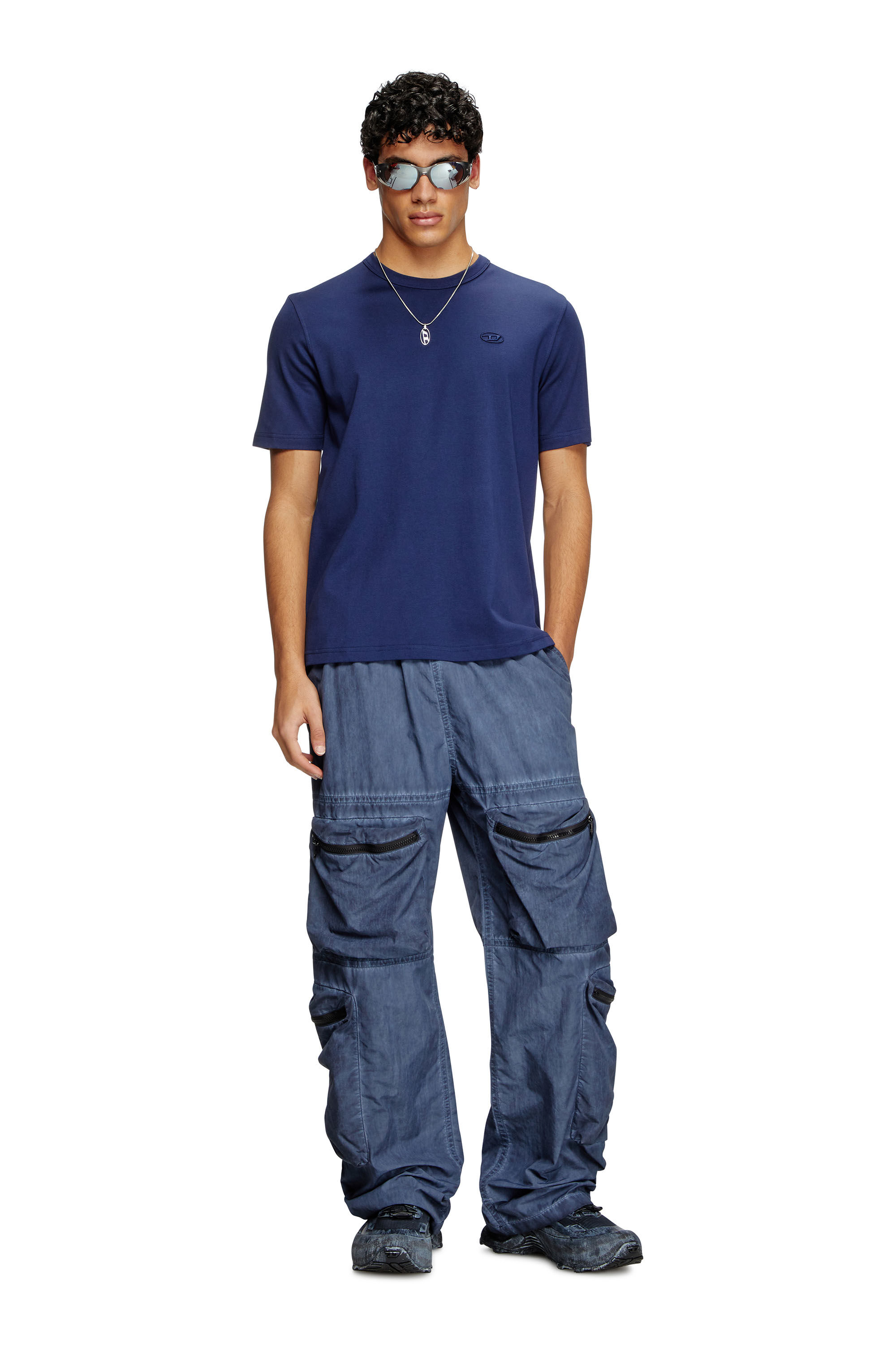 Diesel - T-ADJUST-SLITS-R17, Herren T-Shirt mit farblich abgestimmter Logo-Stickerei in Mitternachtsblau - 1