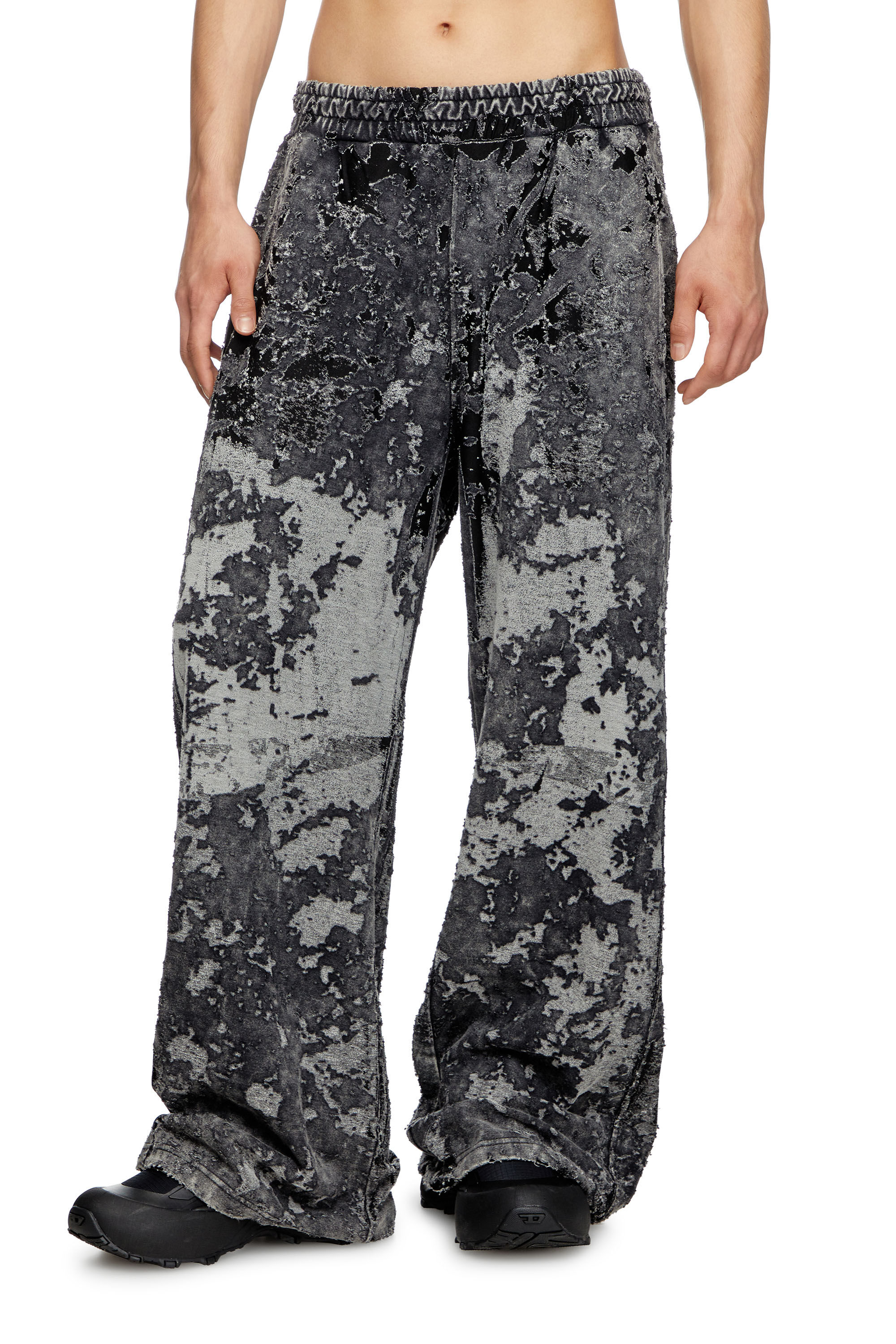 Diesel - P-MARTIS-SHOW, Herren Devoré-Trackhose mit Camouflage-Effekt in Schwarz - 3