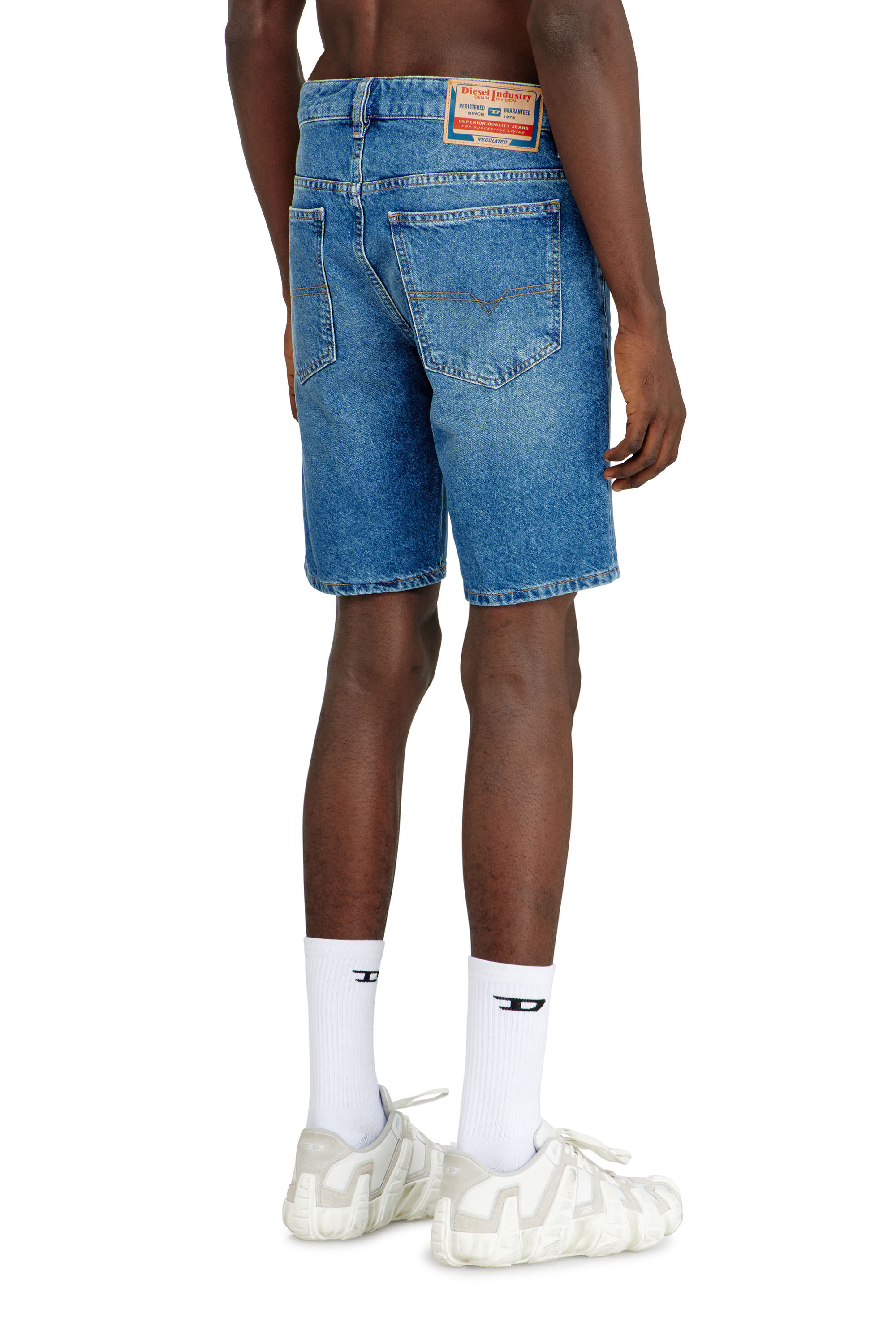 Diesel - D-FIN, Herren Schmale Shorts aus Clean-Wash-Denim in Blau - 4