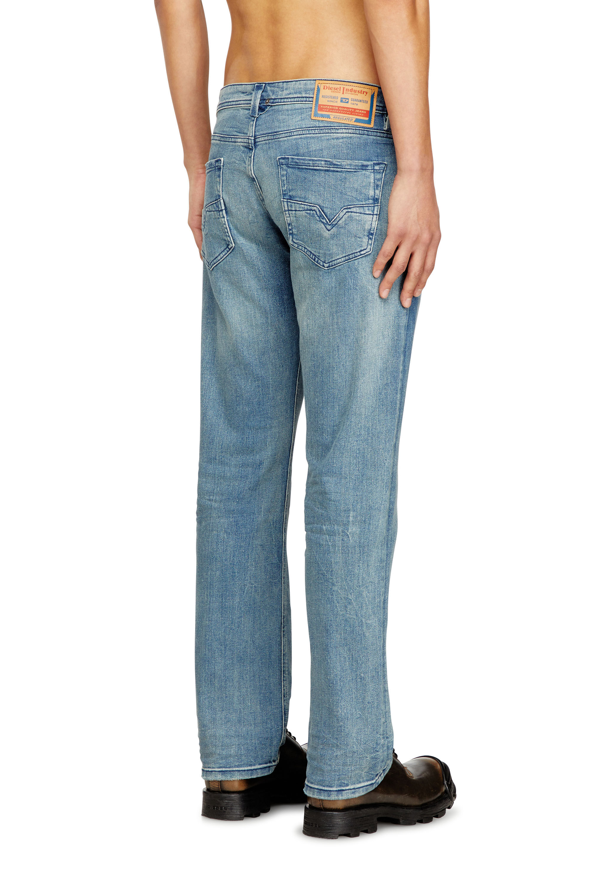 Diesel - Herren Regular Jeans 1985 Larkee 0BMBW, Mittelblau - 4