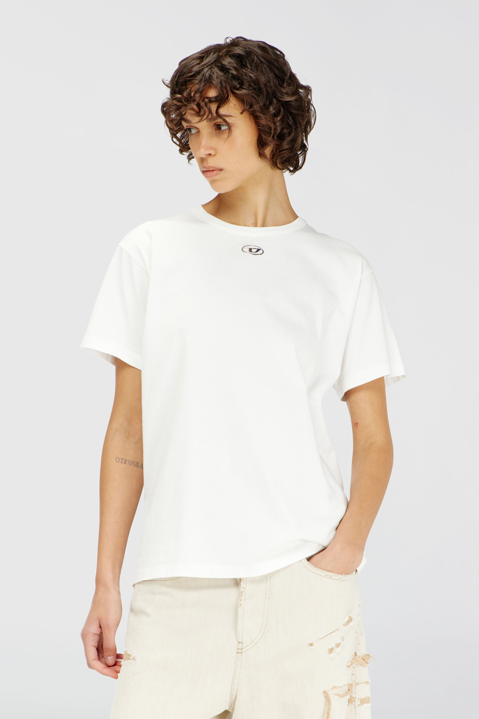 Diesel - T-NORMY-OD-S1, Damen Baumwoll-T-Shirt mit metallischem Oval D in Wei&szlig; - 3