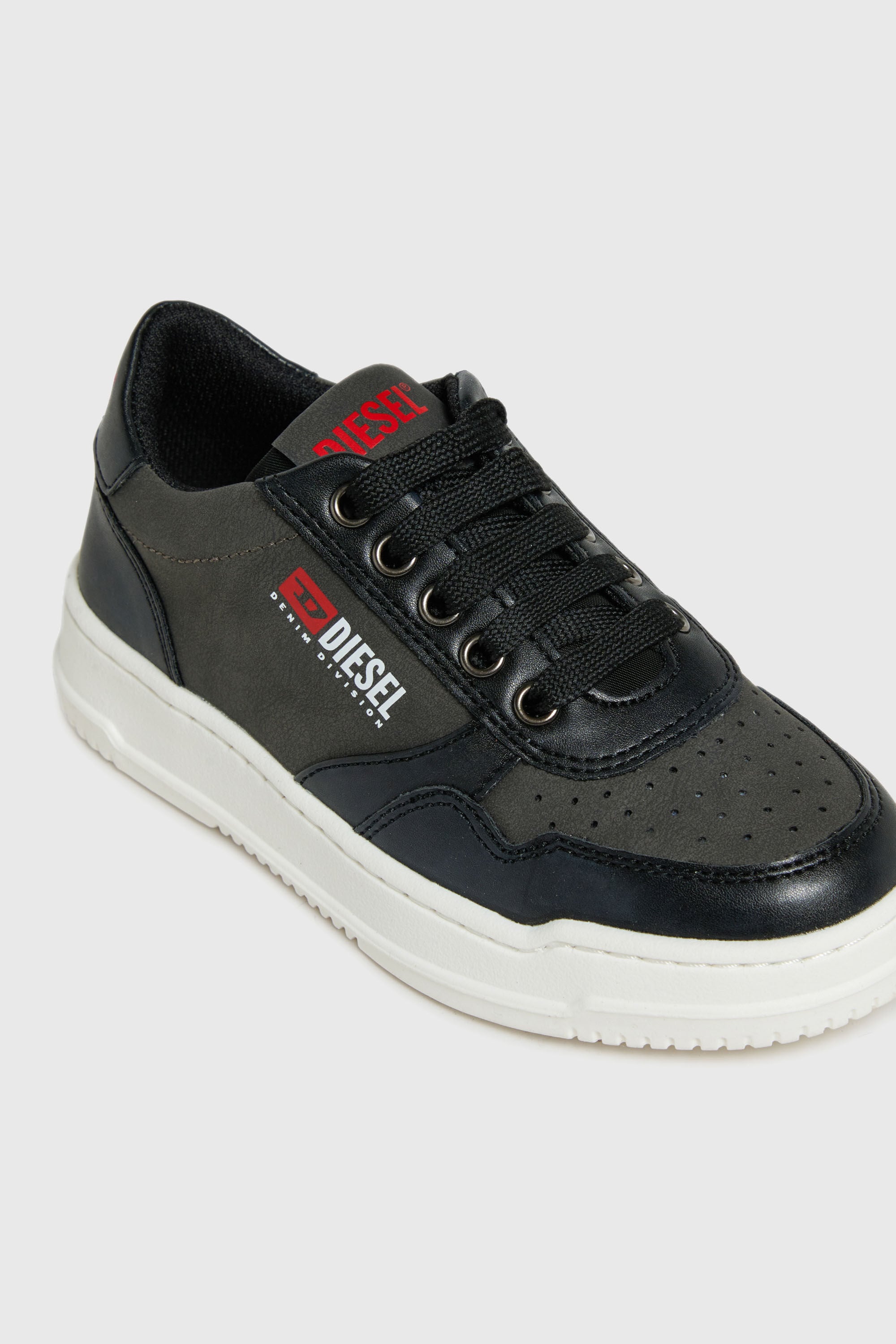 Diesel - S-CASCOUNT, Unisex S-Cascount - Perforierte sneakers mit Logo in Schwarz - 4