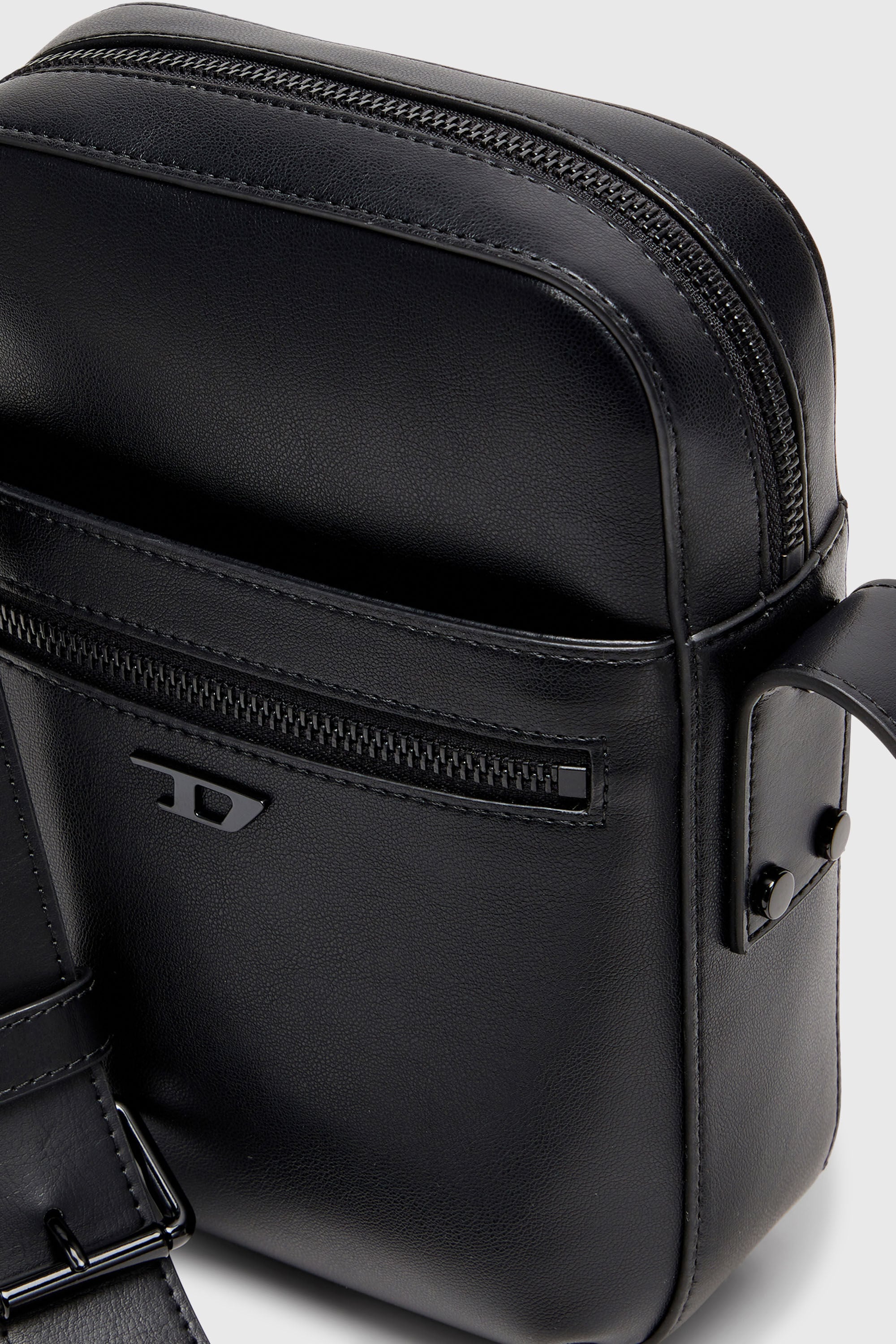 Diesel - RIVET-D CROSSBODY, Herren Rivet-D - Crossbody-Tasche aus PU mit Nieten-Details in Schwarz - 5
