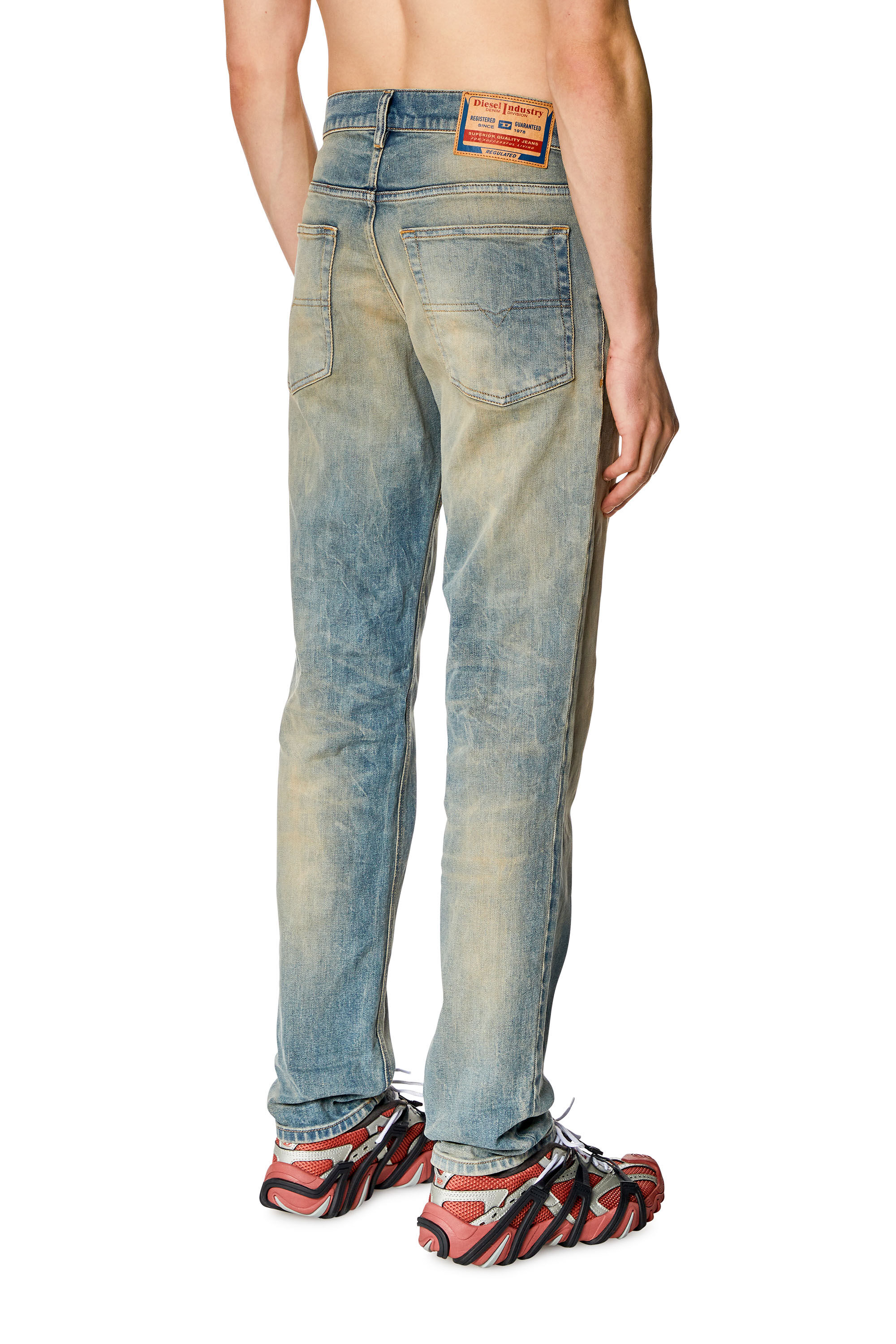 Diesel - Tapered Jeans 2023 D-Finitive 09H78, Mittelblau - Image 4