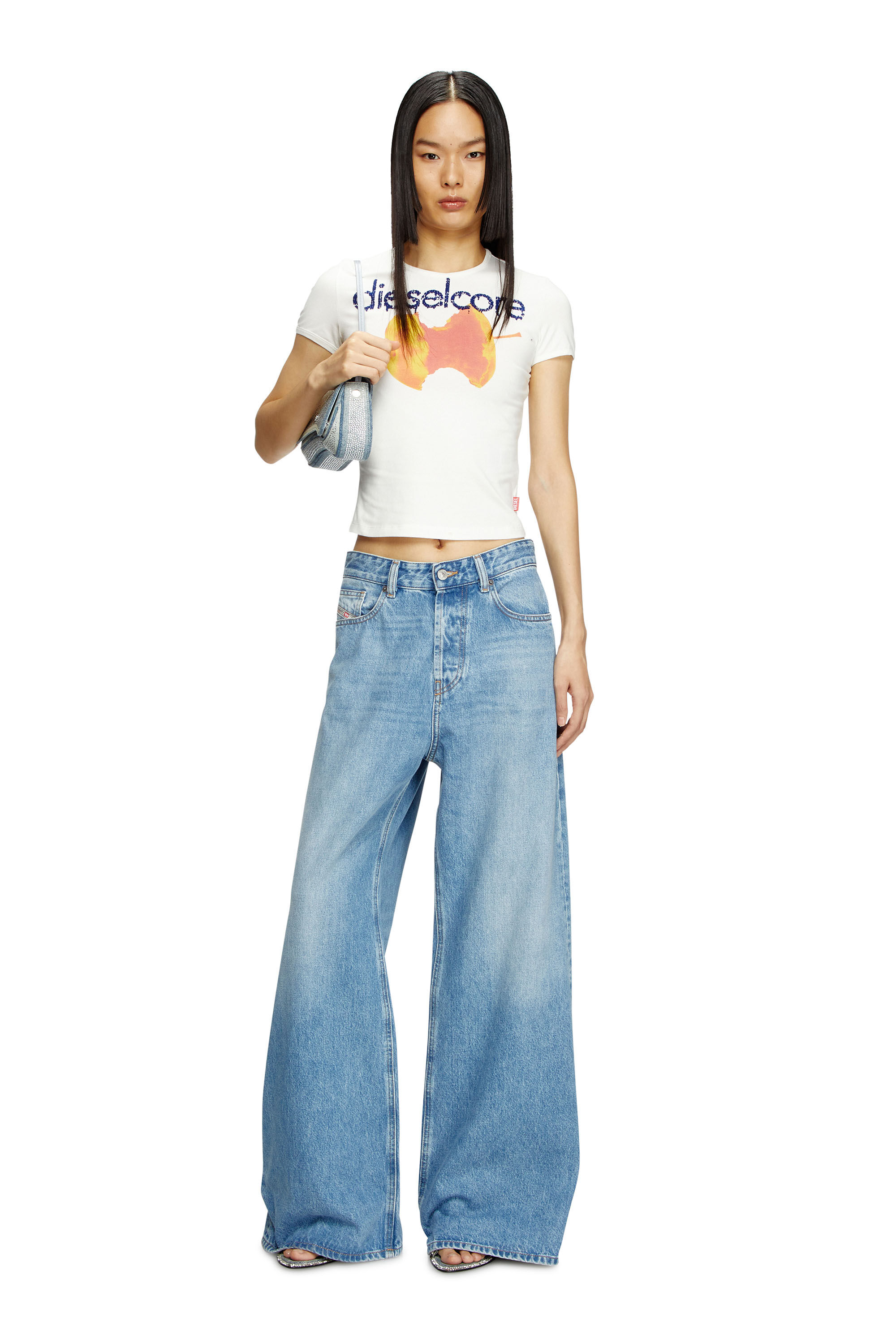 Diesel - T-UNCUTIES-SHORT-Q2, Damen T-Shirt mit Diesel Core-Logo in Weiß - 1