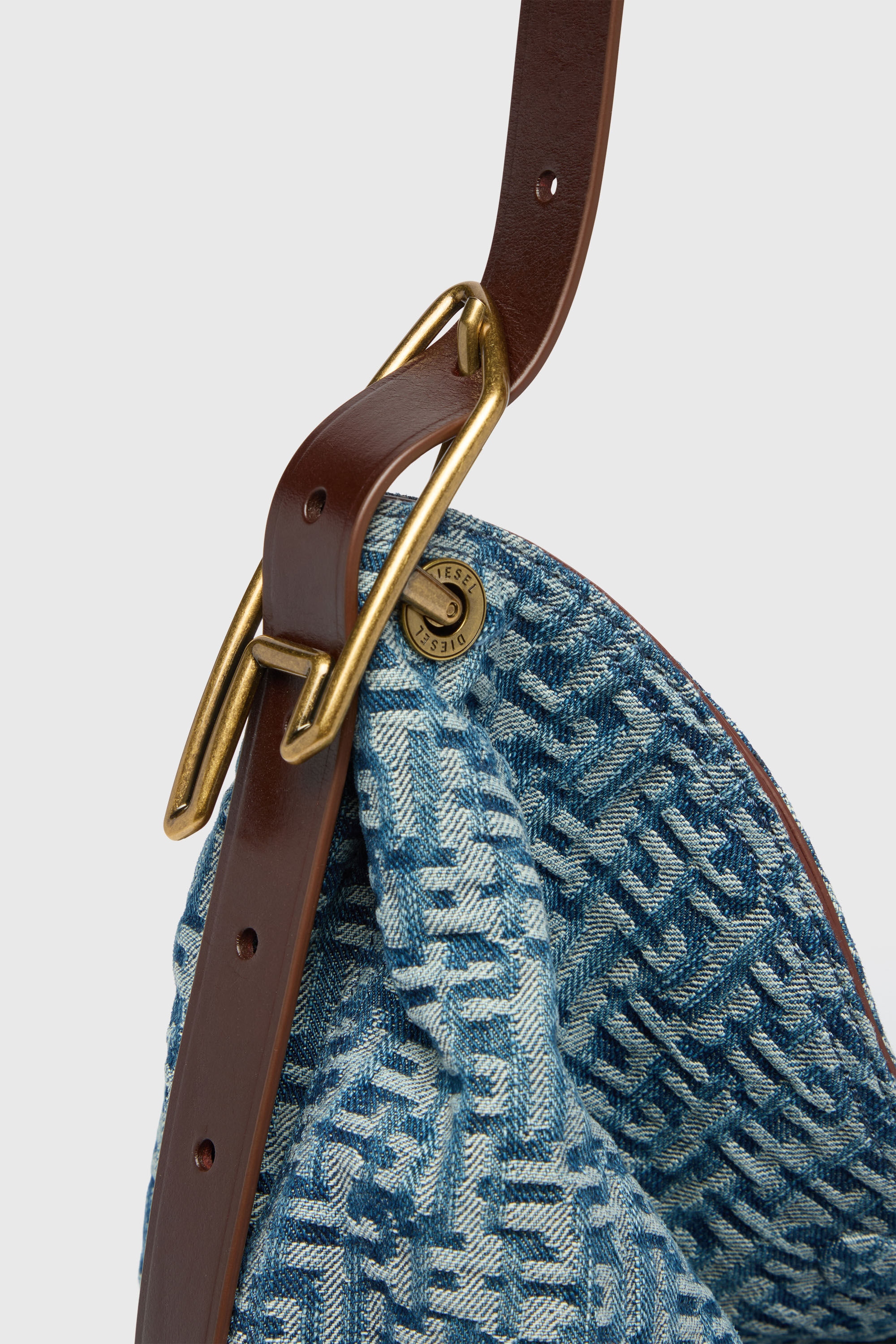 Diesel - D-LINE HOBO L, Damen D-Line Hobo-Tasche aus Denim mit Monogramm in Blau - 6