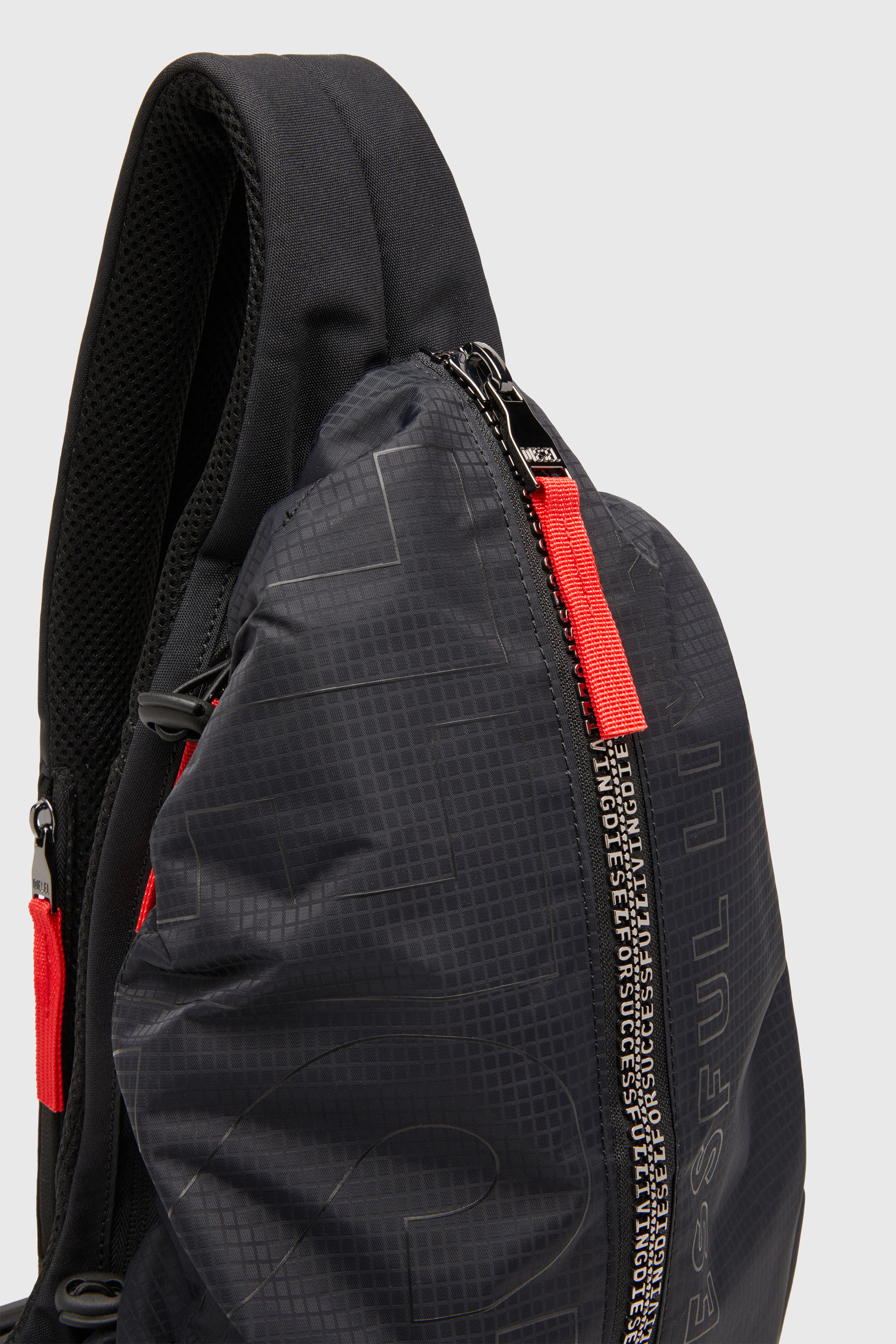 Diesel - ZIP-D SLING BAG X, Herren Zip-D-Sling-Rucksack aus kariertem Jacquard-Shell in Schwarz - 5