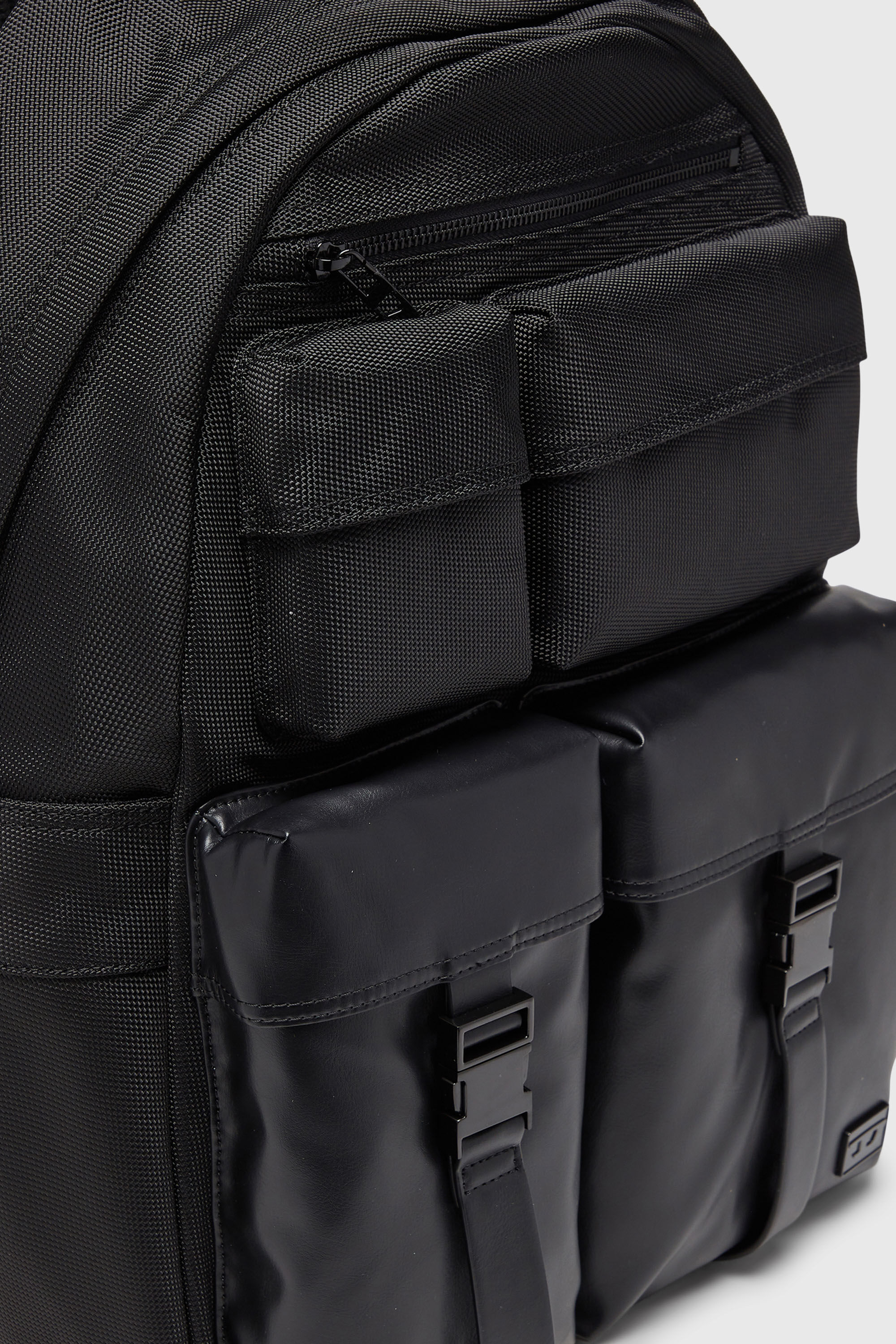 Diesel - MULTI-PKTS BACKPACK X, Unisex Multi-Pkts - Rucksack aus Nylon mit Fronttaschen in Schwarz - 5