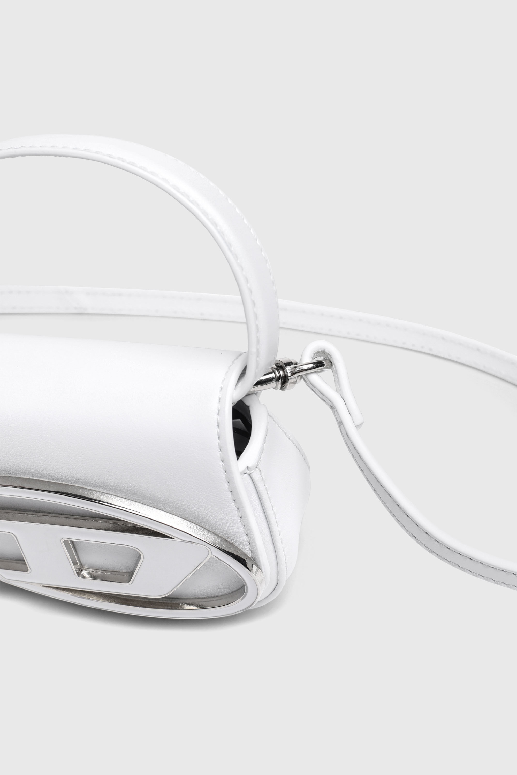 Diesel - 1DR XS, Damen 1DR XS-Ikonische Minitasche mit D logo-Plakette in Wei&szlig; - 6