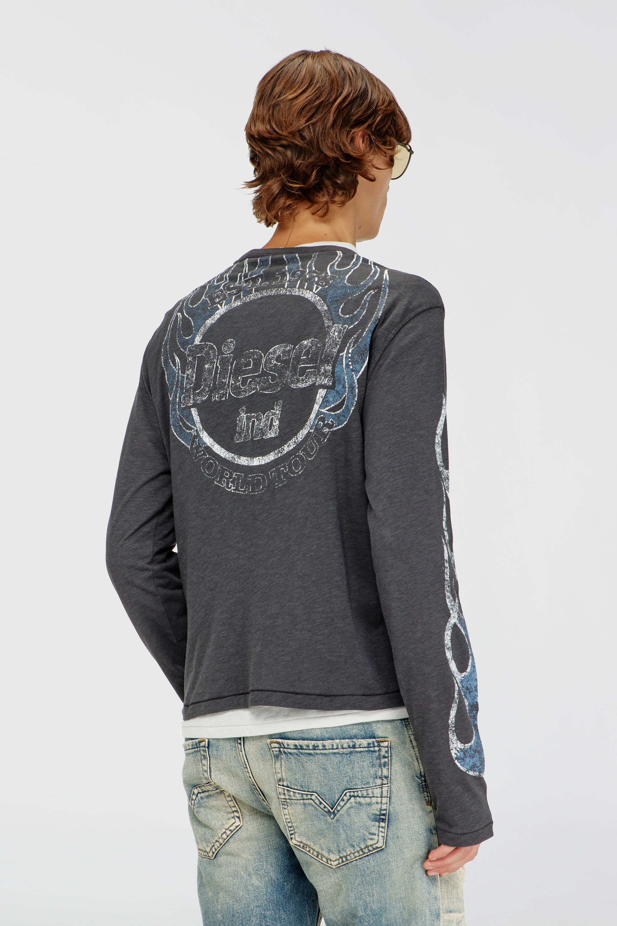 Diesel - T-NOTS-LS, Herren Langarm-T-Shirt aus Slub-Jersey mit Crack-Print in Dunkelgrau - 4