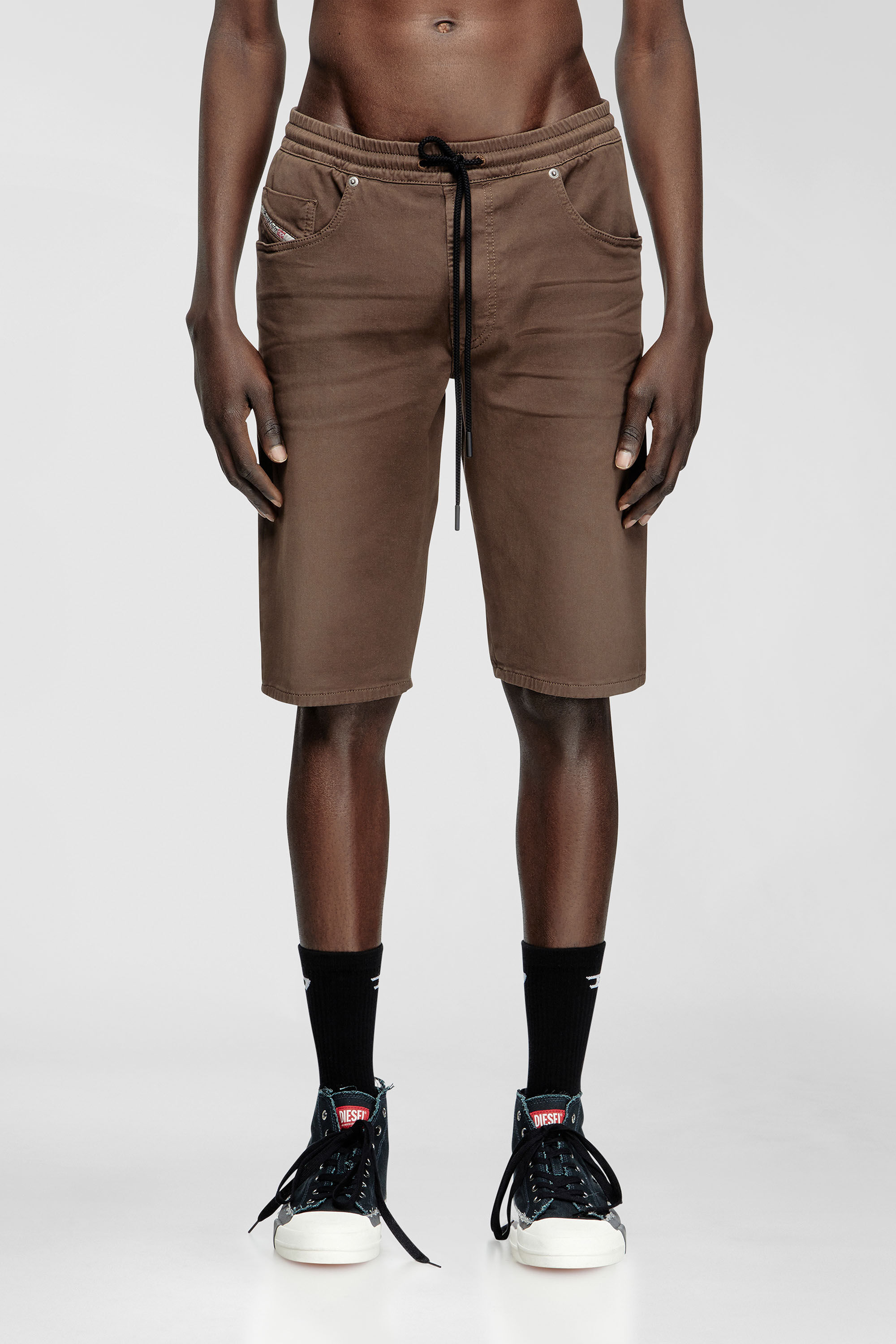 Diesel - 2033 D-KROOLEY-SHORT JOGG, Herren Chinoshorts aus JoggJeans in Braun - 3