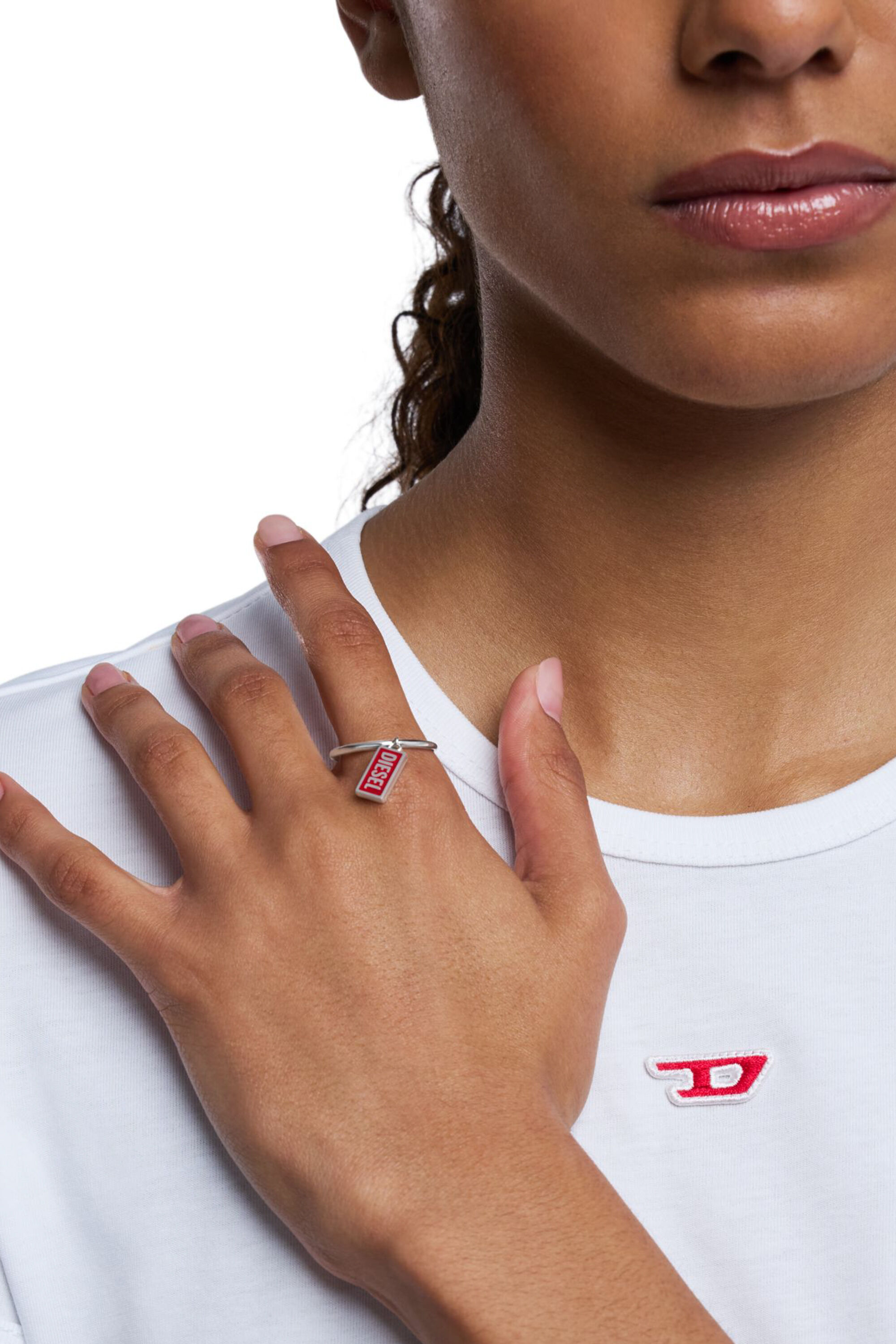 Diesel - DX1618931 JEWELLERY, Unisex Ring mit Logo-Anhänger aus Edelstahl in Rot - 4