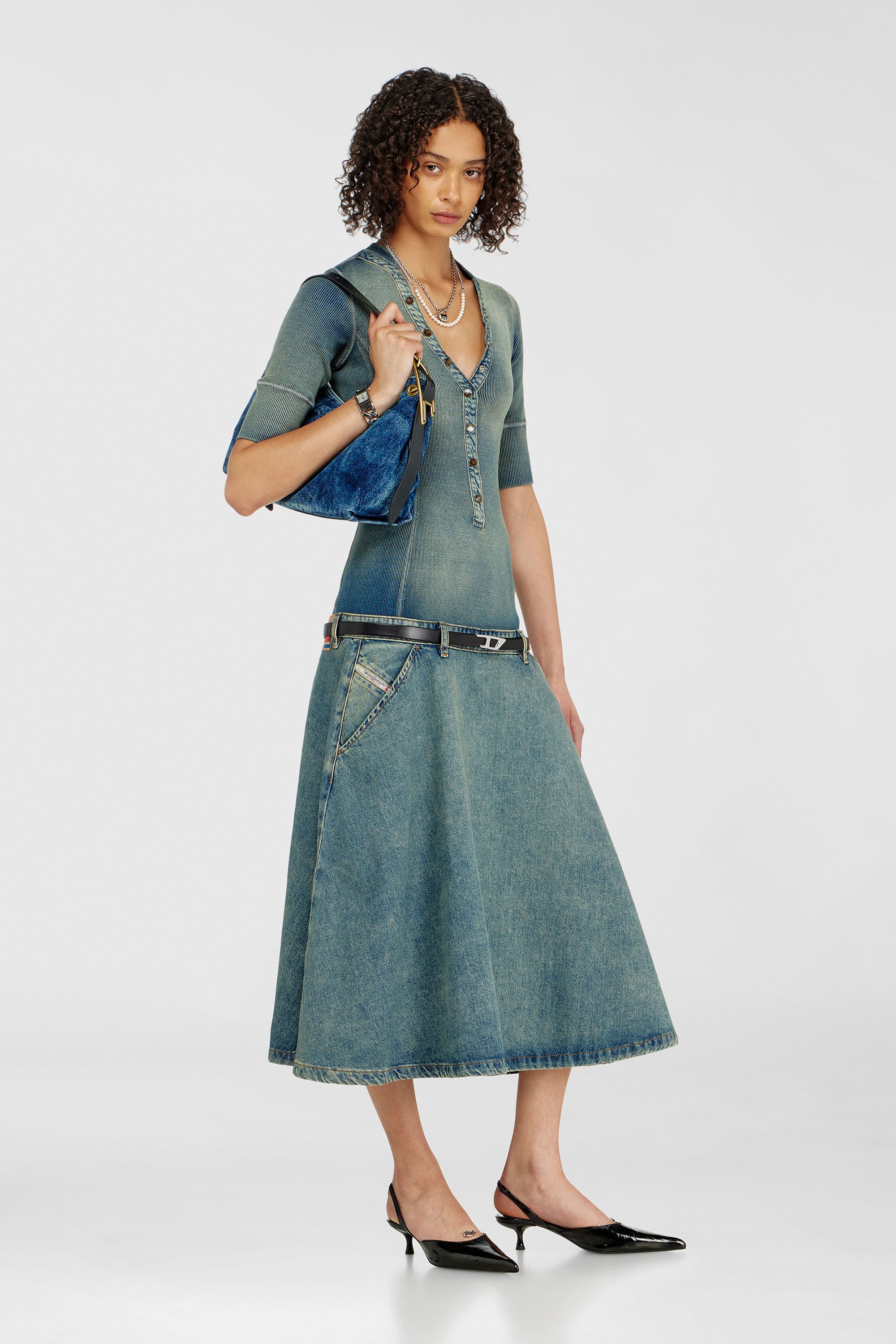 Diesel - DE-ANIM-S, Damen Midikleid mit tiefer Taille aus Strick und Denim in Mittelblau - 1