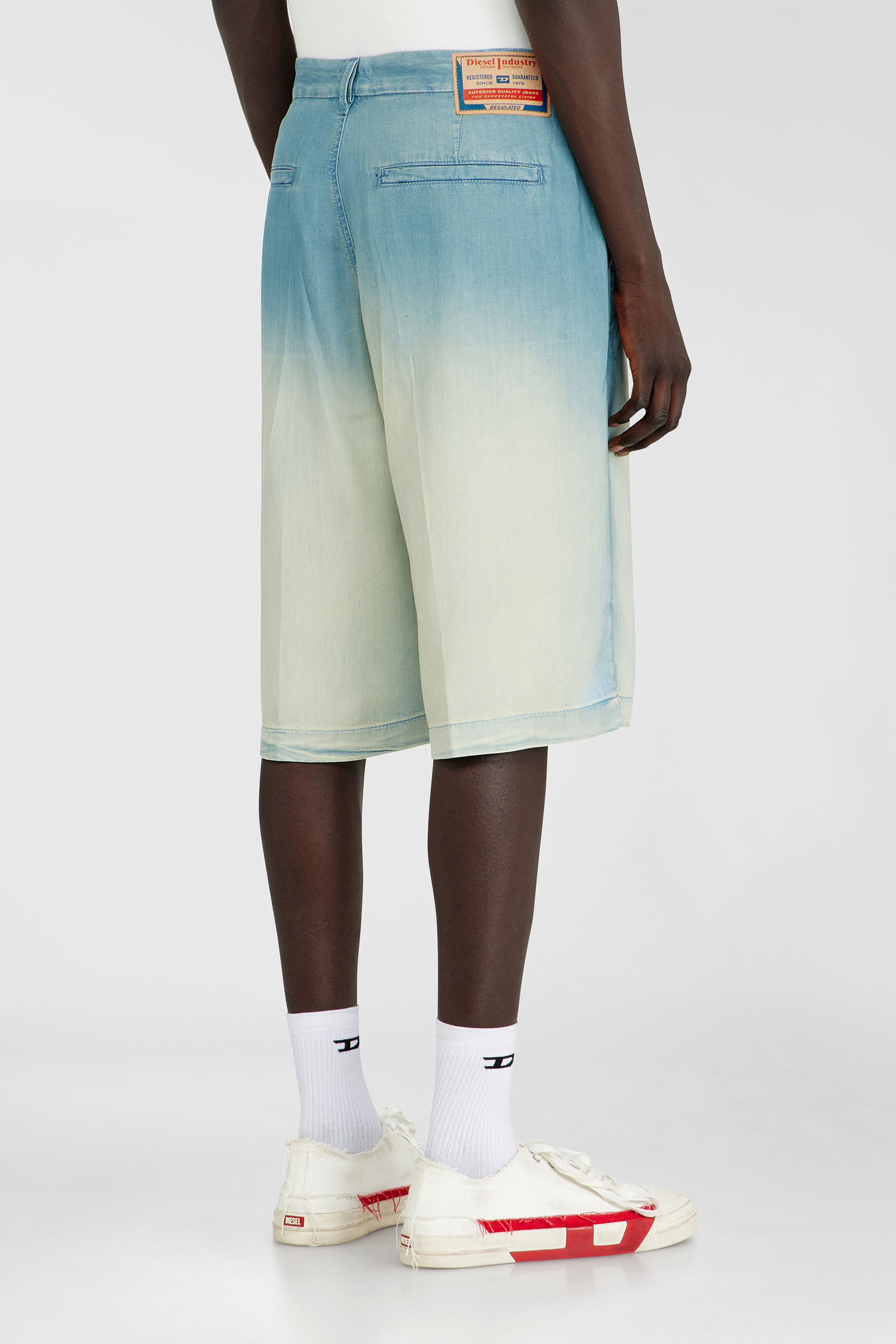 Diesel - D-TYLOR-SHORT-S, Herren Shorts aus flie&szlig;endem, &uuml;berf&auml;rbtem Denim in Hellblau - 4