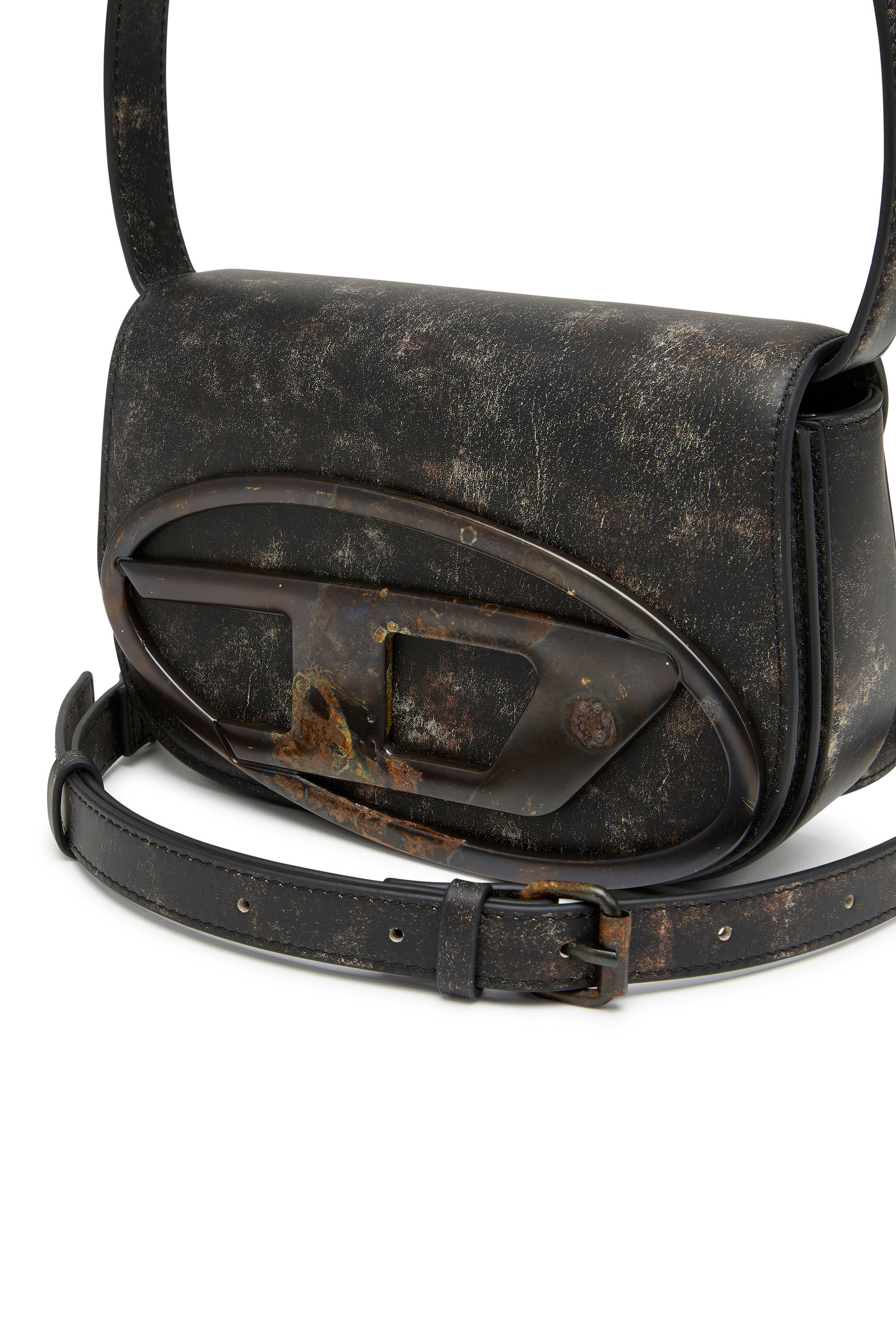 Women s 1DR Iconic shoulder bag in distressed leather Brown Diesel