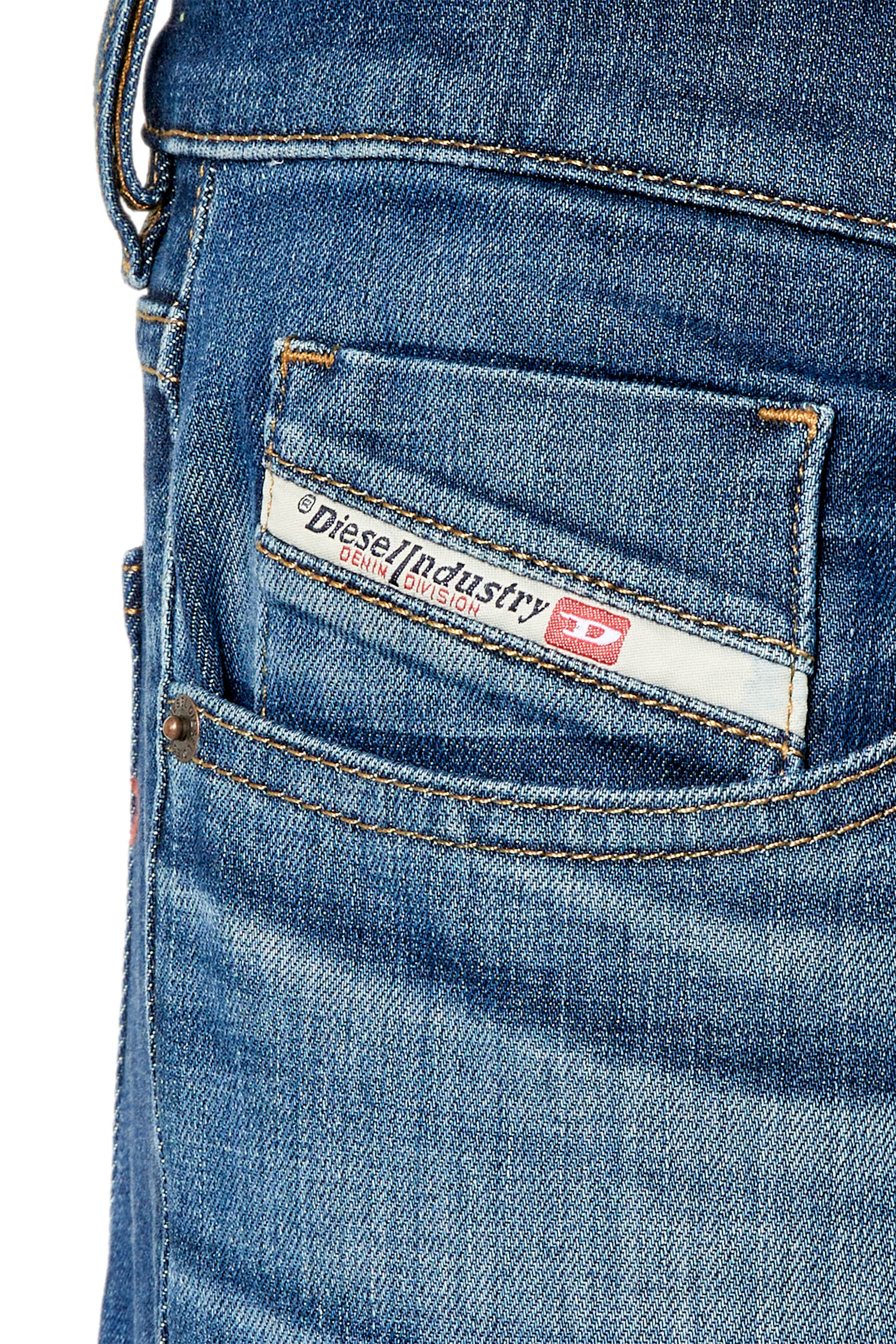 Diesel - 2019 D-STRUKT 0NFAN Slim Jeans, Hellblau - Image 6