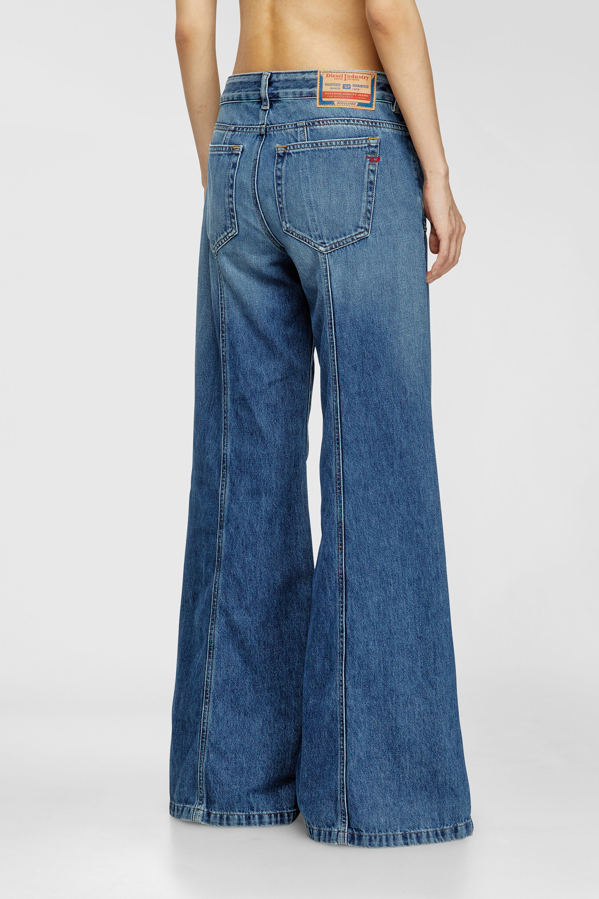 Diesel - Damen Flare Jeans D-Akii 09M56, Mittelblau - 3