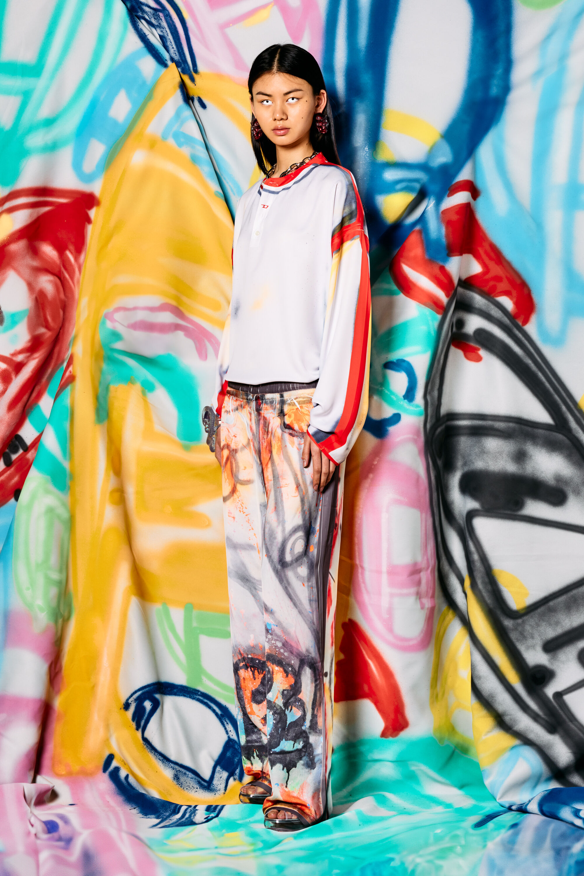 Diesel - P-AFTER-GRAFFITI-USA, Unisex Hose im relaxed Fit mit Graffiti-Print in Grau - 3
