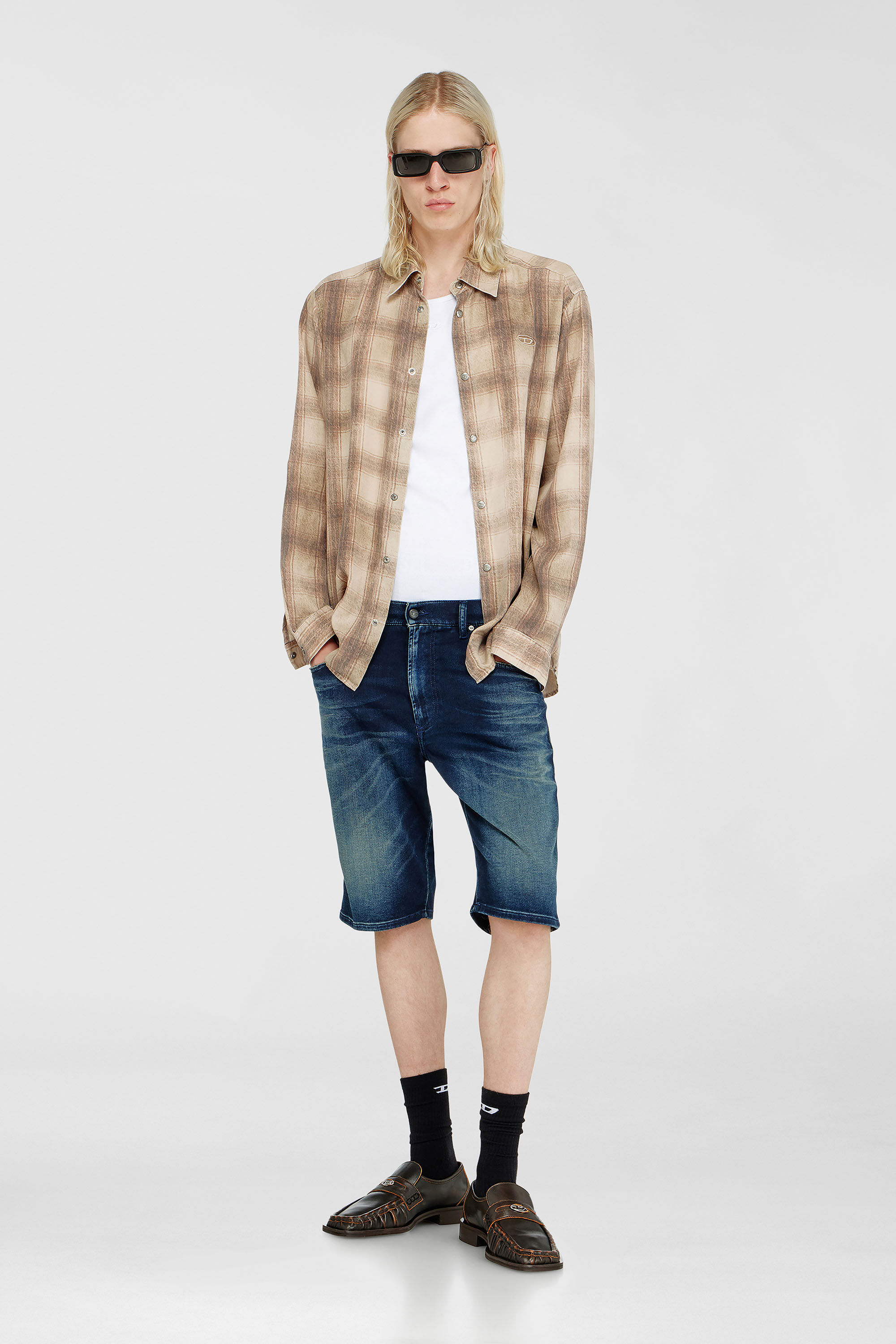 Diesel - 2033 D-KROOLEY-SHORT-BW JOGG, Herren Chino shorts aus shaded JoggJeans in Dunkelblau - 1