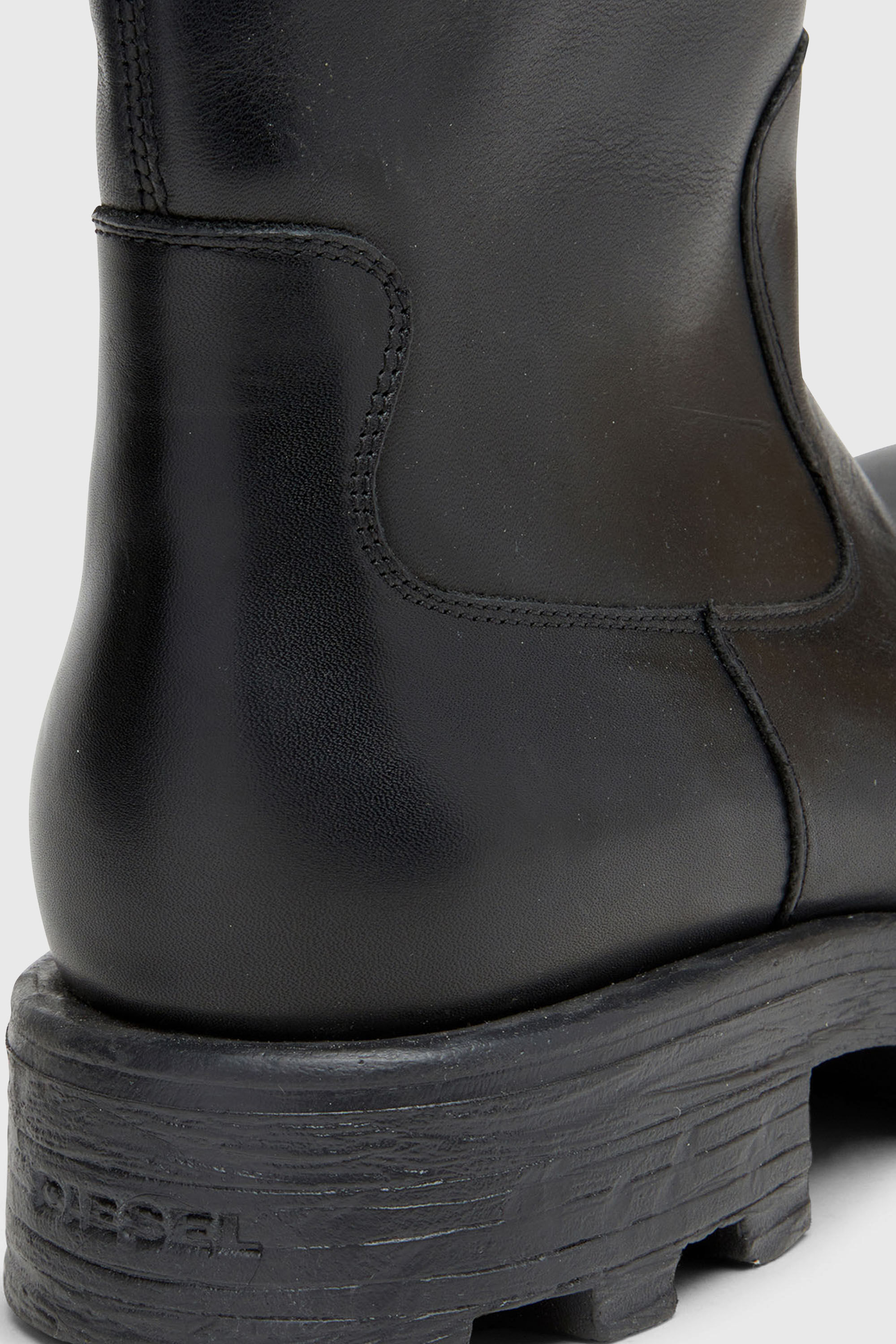 Diesel - D-HAMMER BKR D W, Damen D-Hammer-Cut-Out-Lederstiefel mit Logo-Hardware in Schwarz - 4