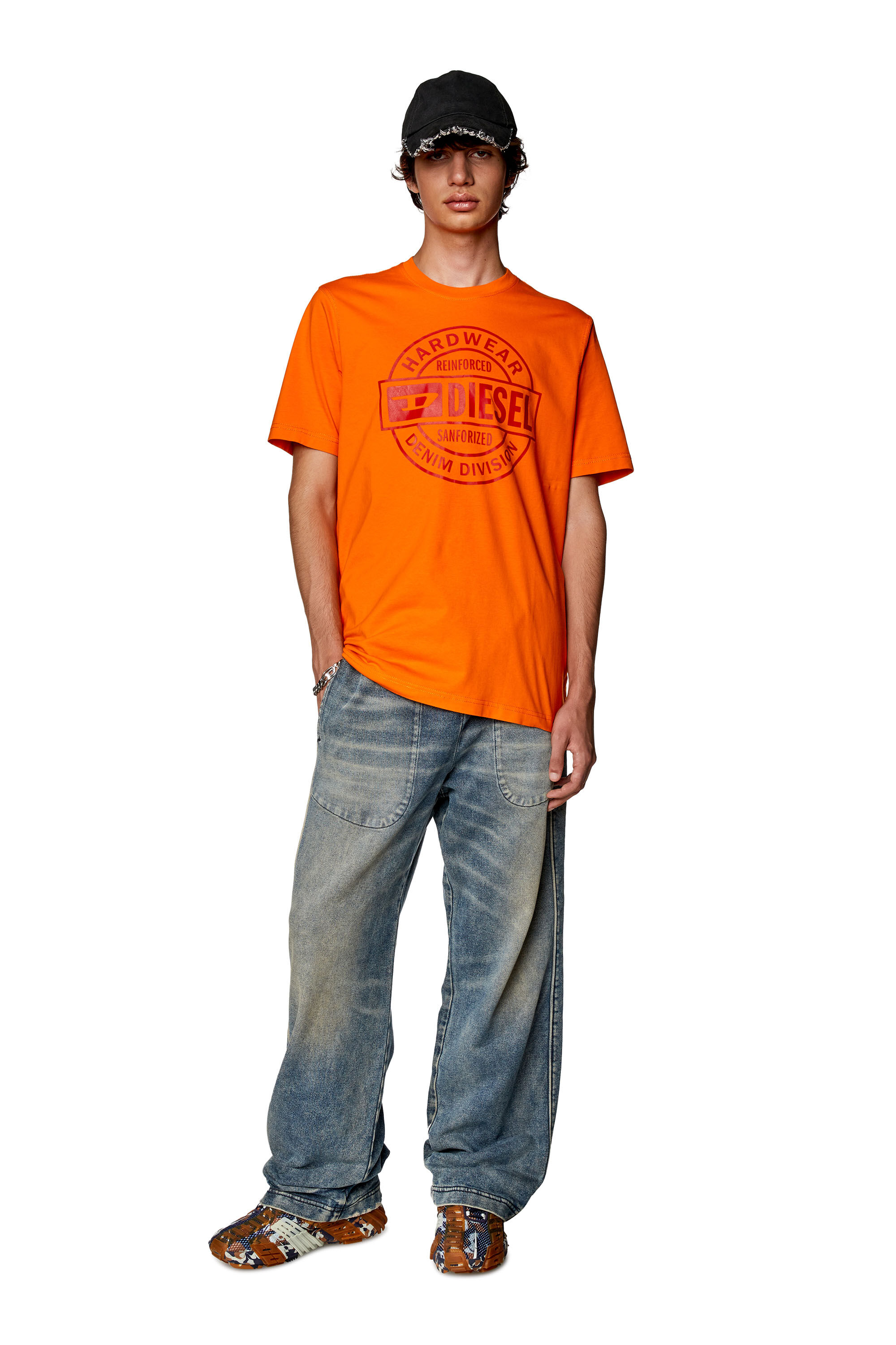 Diesel - T-JUST-L21, Herren T-Shirt mit Diesel Hardwear-Print in Orange - 1