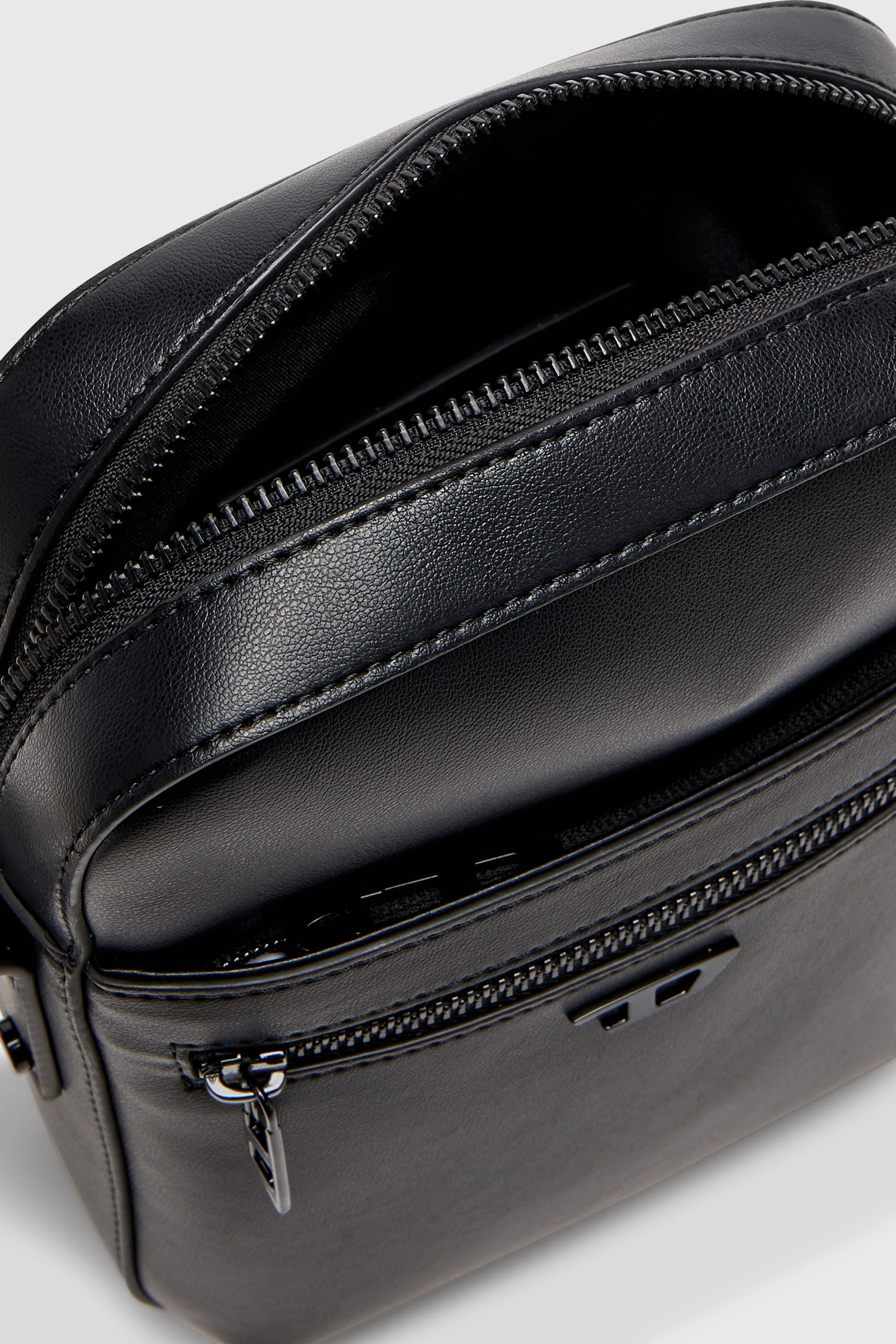 Diesel - RIVET-D CROSSBODY, Herren Rivet-D - Crossbody-Tasche aus PU mit Nieten-Details in Schwarz - 3
