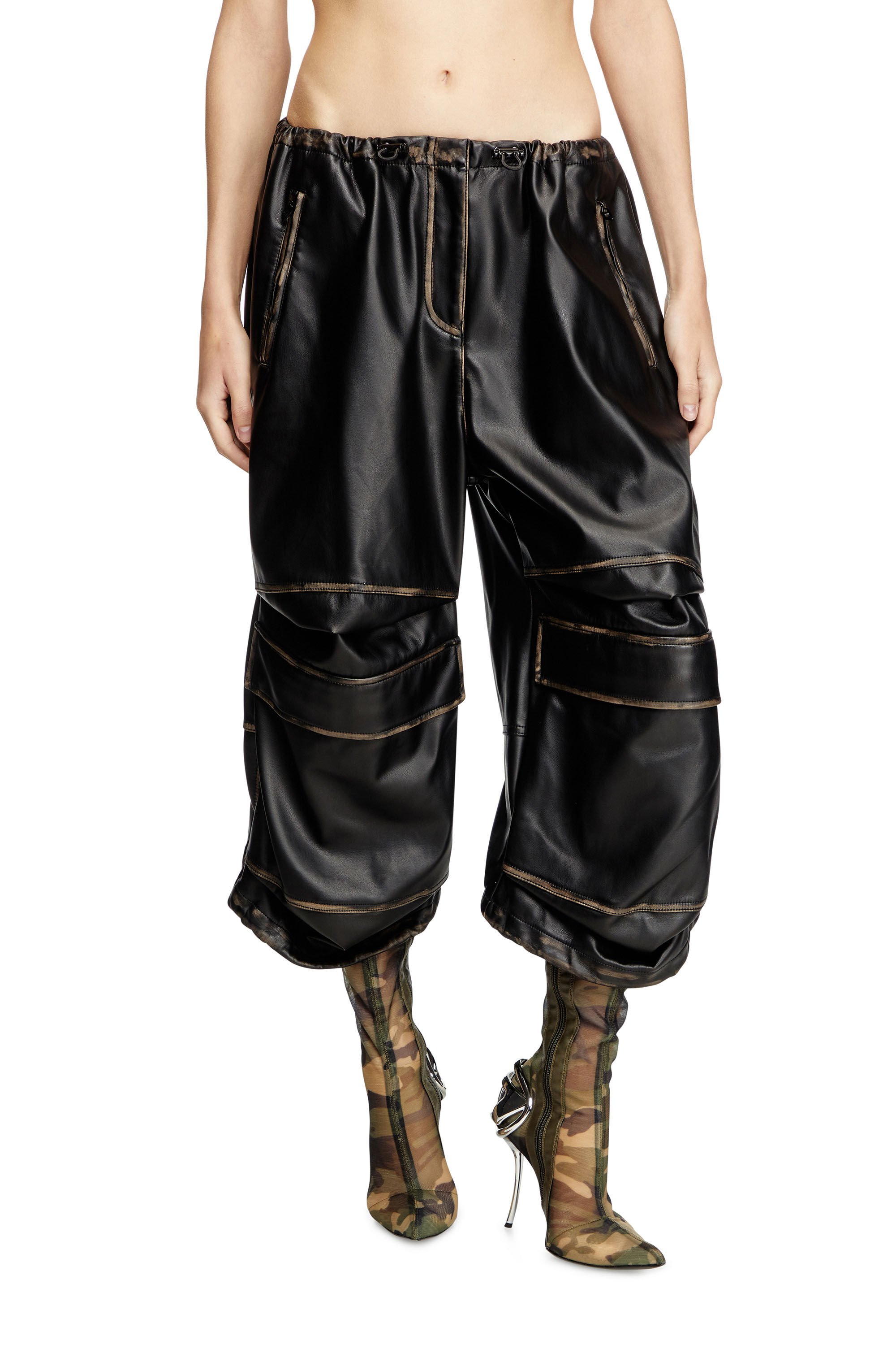 Diesel - P-DAYETZ-SHORT-FEM, Damen Cargo-Bermudahose aus Kunstleder in Schwarz - 3