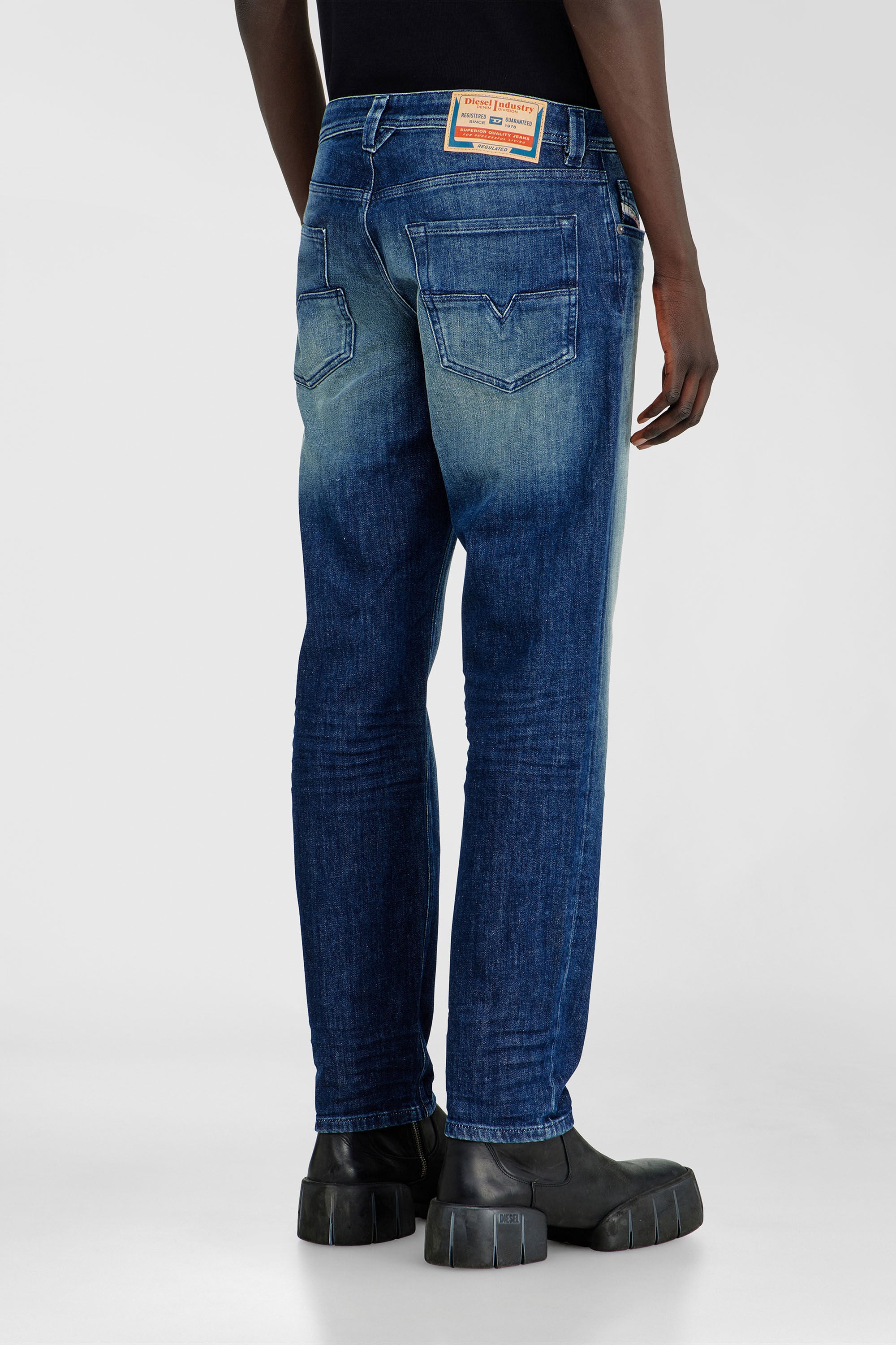 Diesel - Herren Regular Jeans 1986 Larkee-Beex 0KBBR, Dunkelblau - 5
