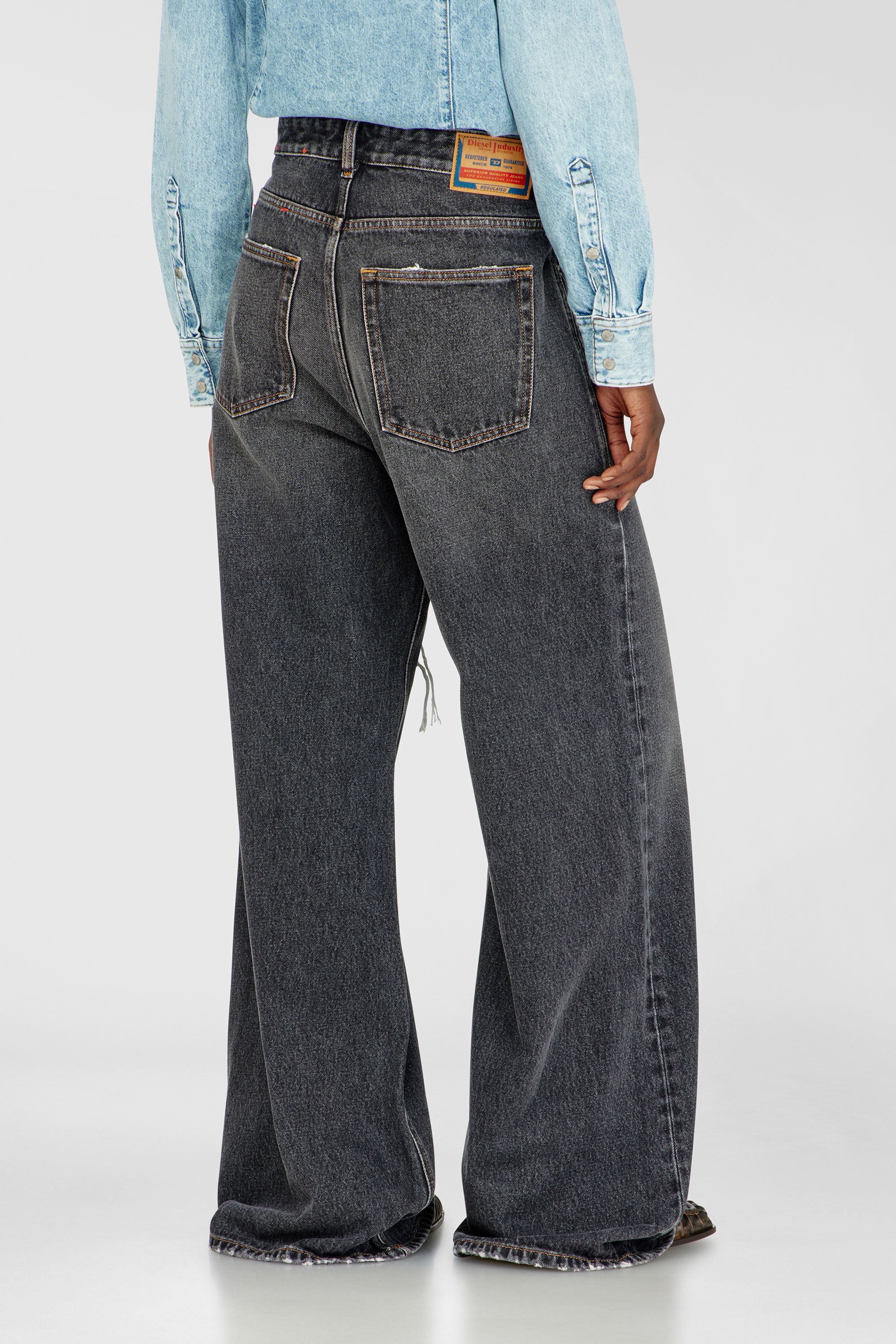 Diesel - Unisex Relaxed Jeans 1996 D-Sire 007F6, Schwarz/Dunkelgrau - 5