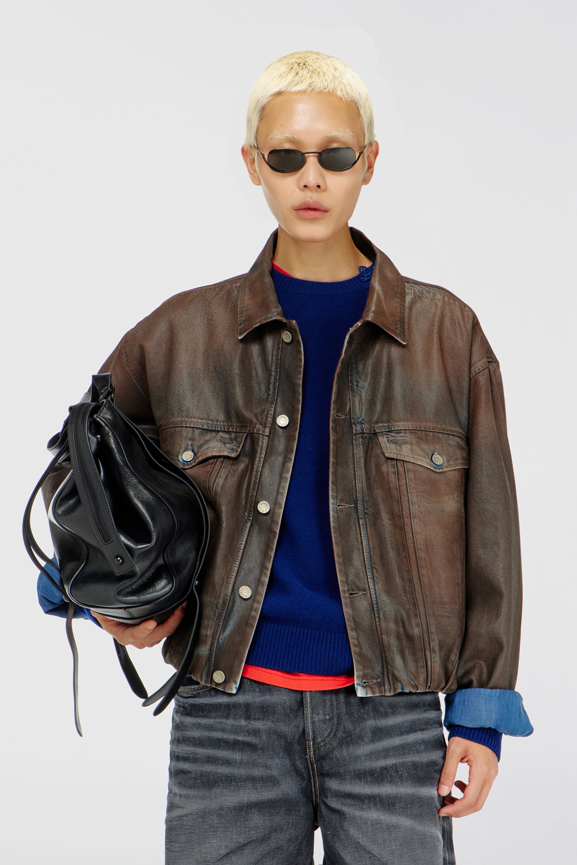 Diesel - D-MORVI-S, Unisex Trucker-Jacke aus beschichtetem Denim in Braun - 3
