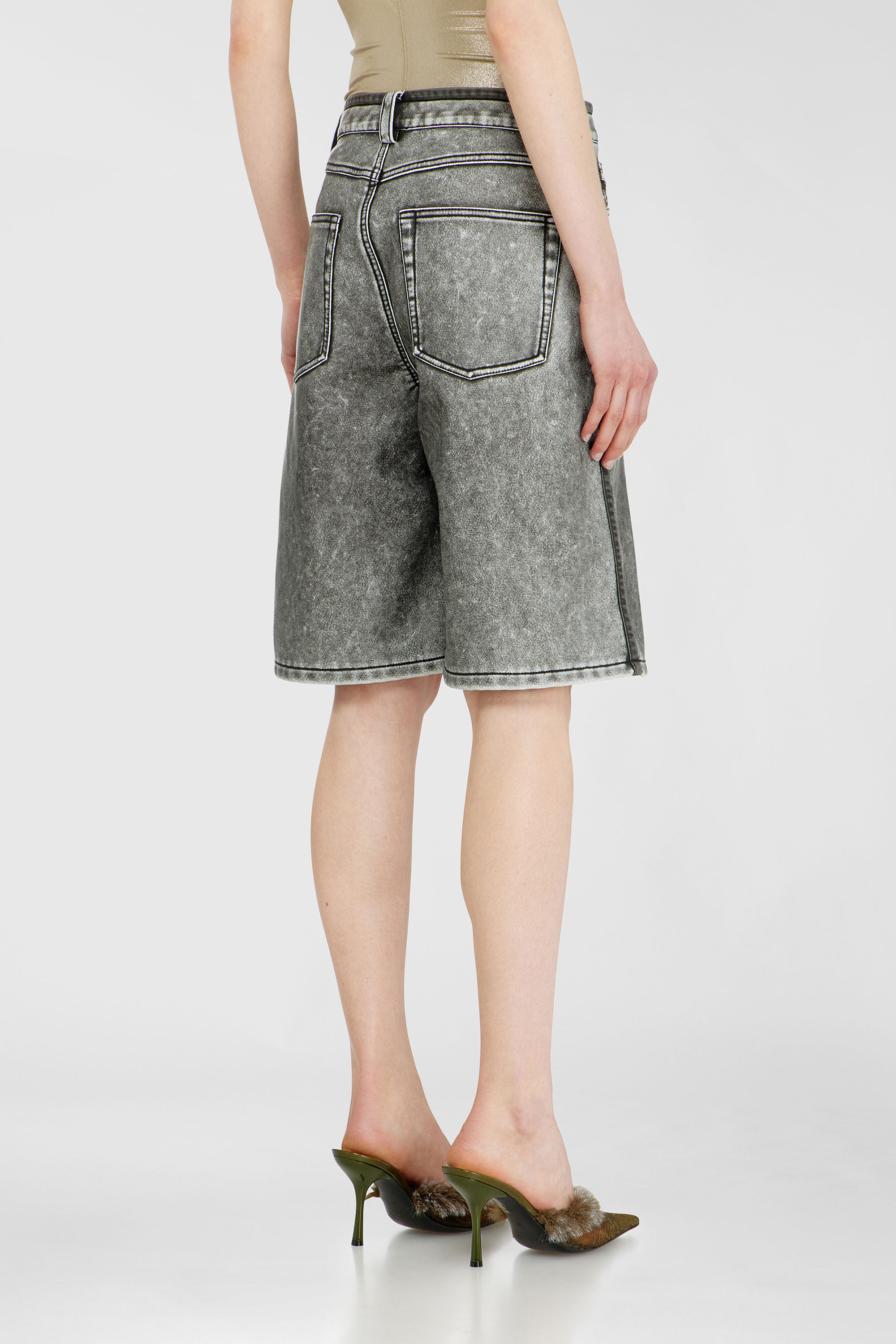Diesel - P-ARLOR, Damen Bermudashorts aus PU in Grau - 4