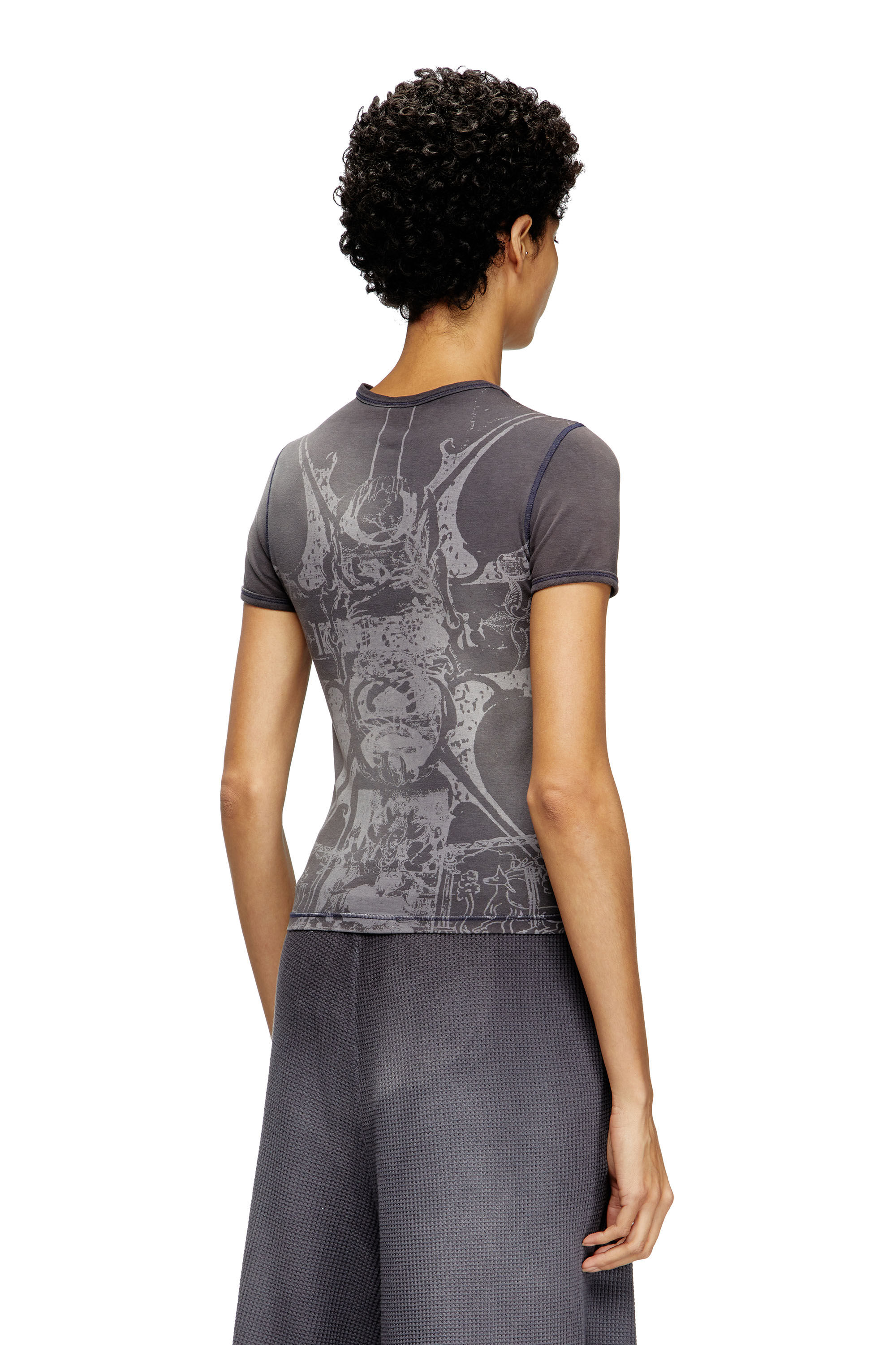 Diesel - T-UNCUTIES-LONG-R6, Damen T-Shirt mit Folien-Print in Schwarz - 4