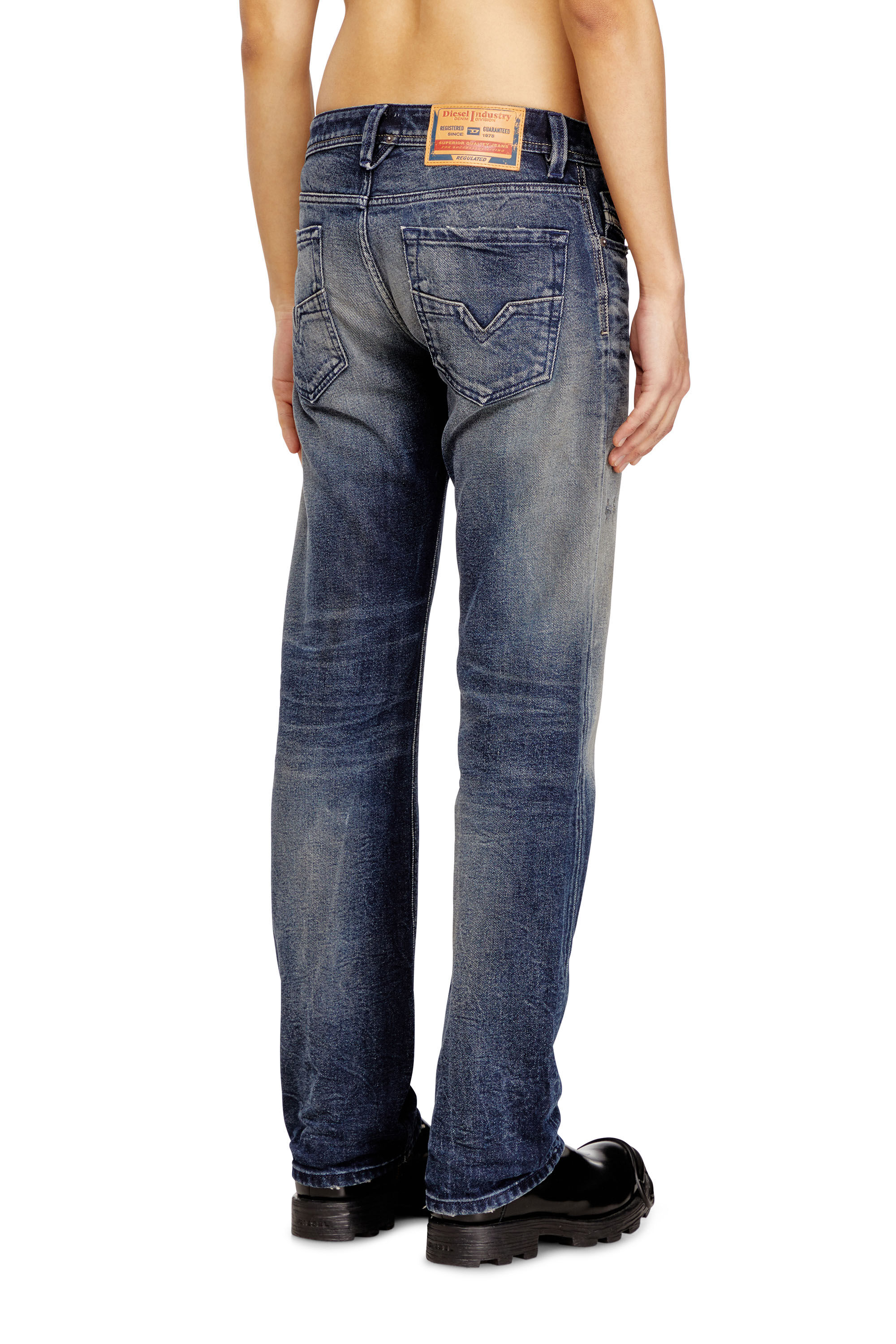 Diesel - Herren Regular Jeans 1985 Larkee 09N57, Dunkelblau - 4
