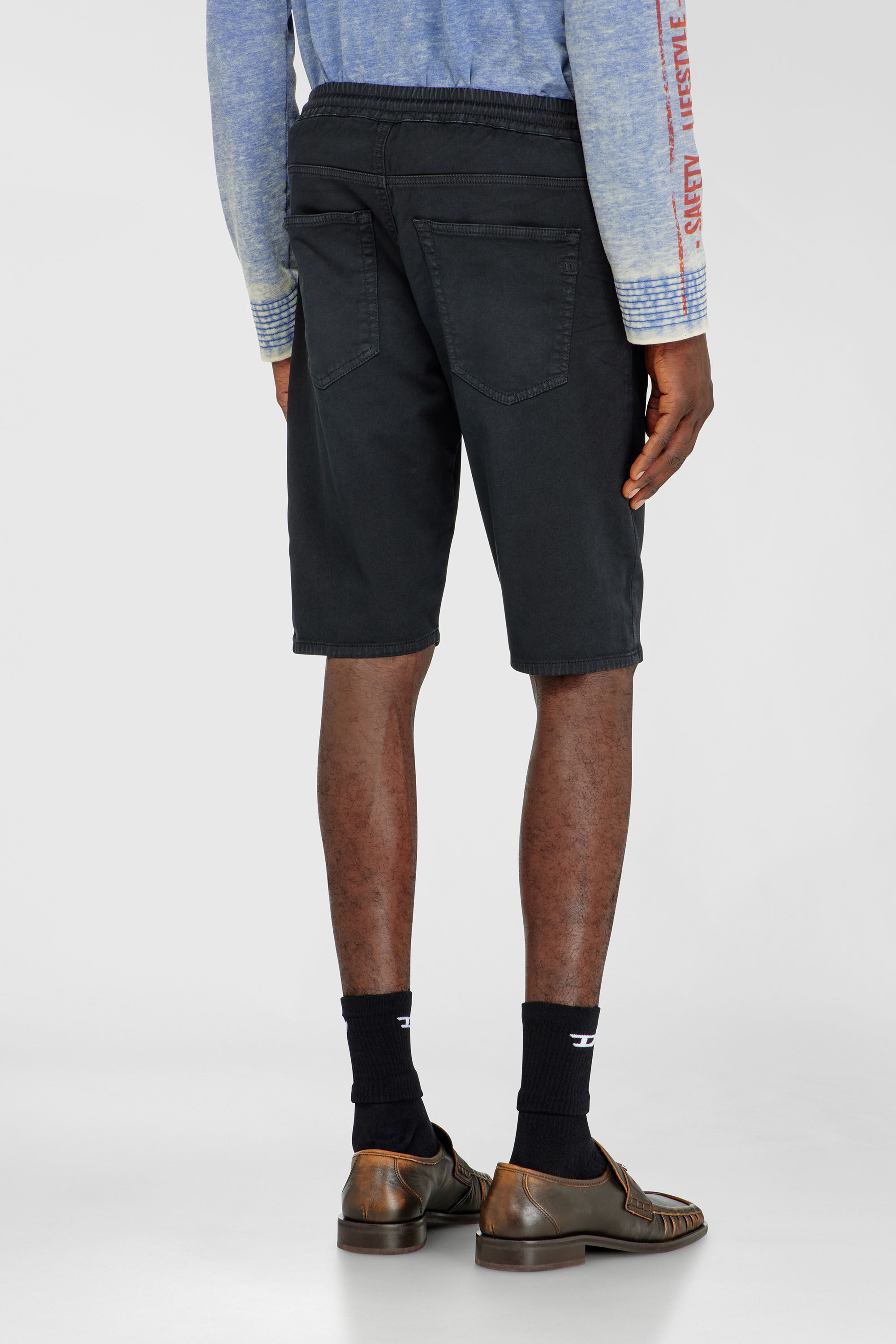 Diesel - 2033 D-KROOLEY-SHORT JOGG, Man's Chino shorts in JoggJeans in Black - 4
