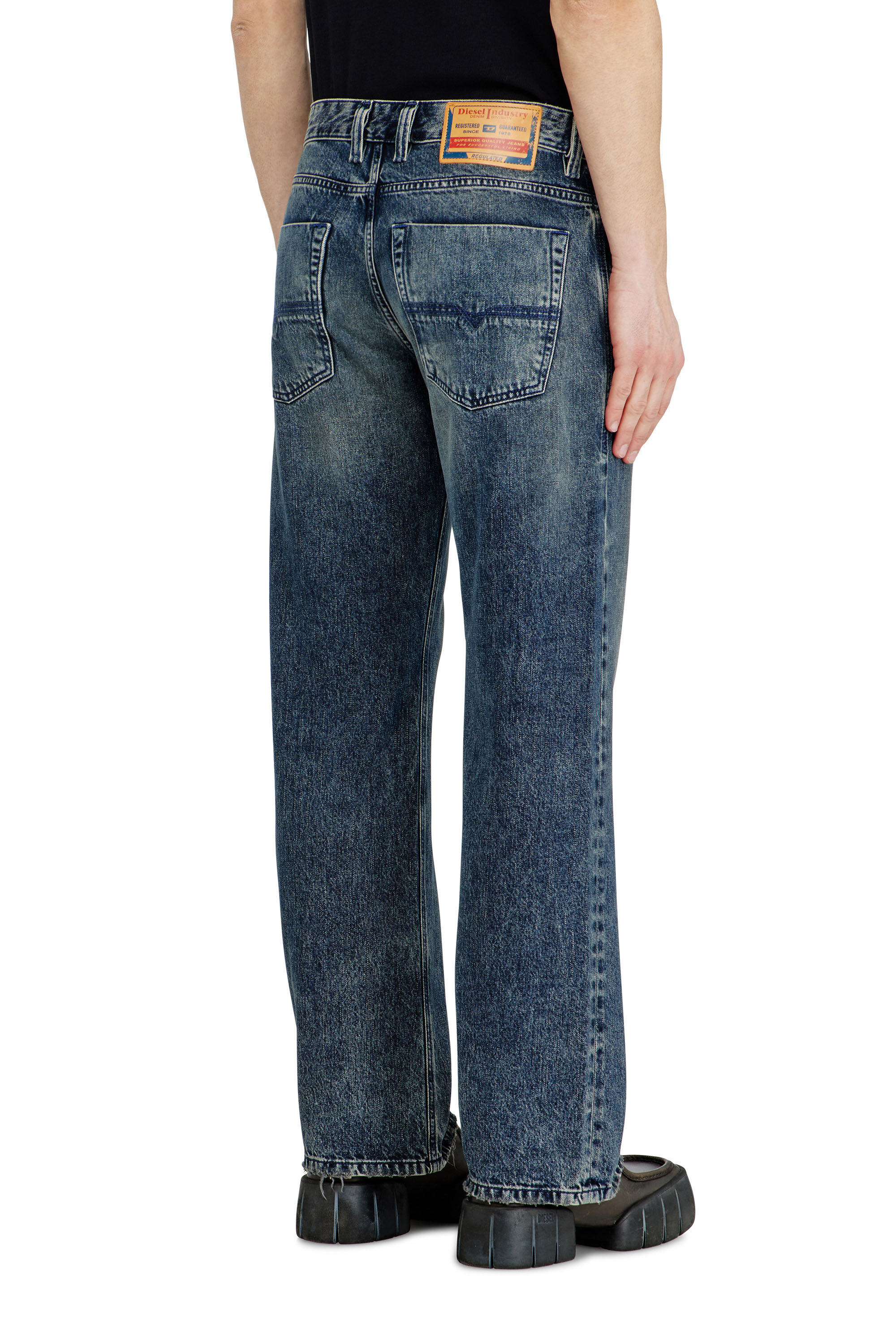 Diesel - Herren Relaxed Jeans 1980 D-Eeper 09N68, Dunkelblau - 5