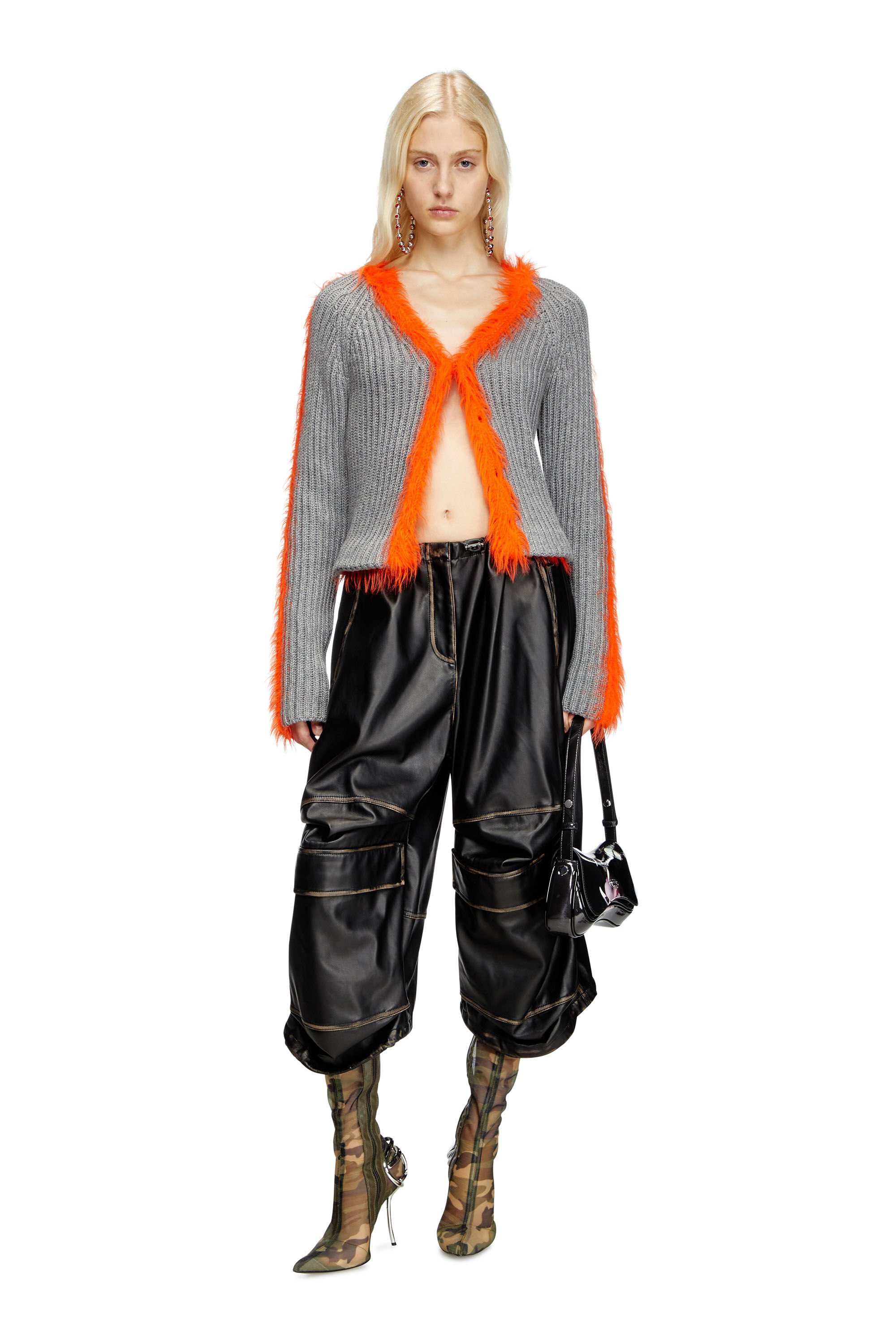 Diesel - P-DAYETZ-SHORT-FEM, Damen Cargo-Bermudahose aus Kunstleder in Schwarz - 1