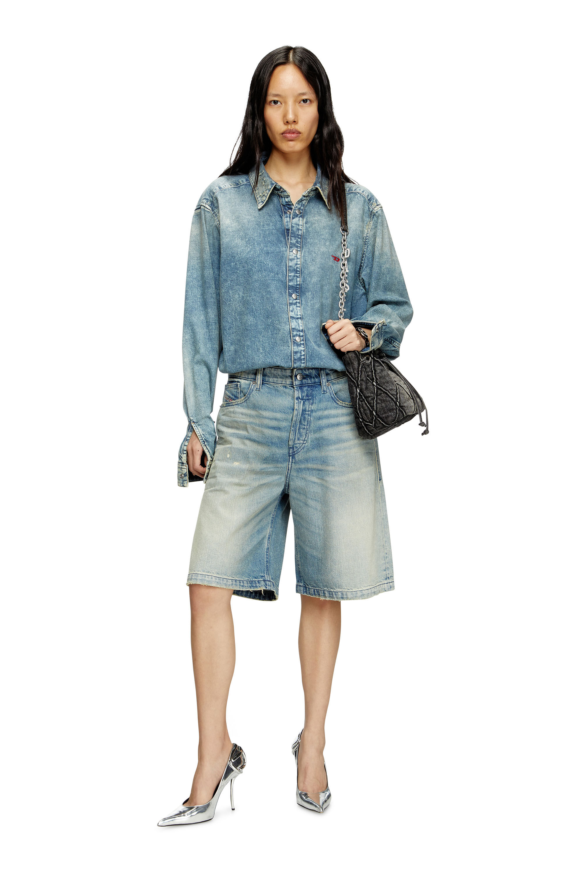Diesel - DE-SIRE-SHORT, Damen Shorts aus vielgetragenem Denim in Hellblau - 1