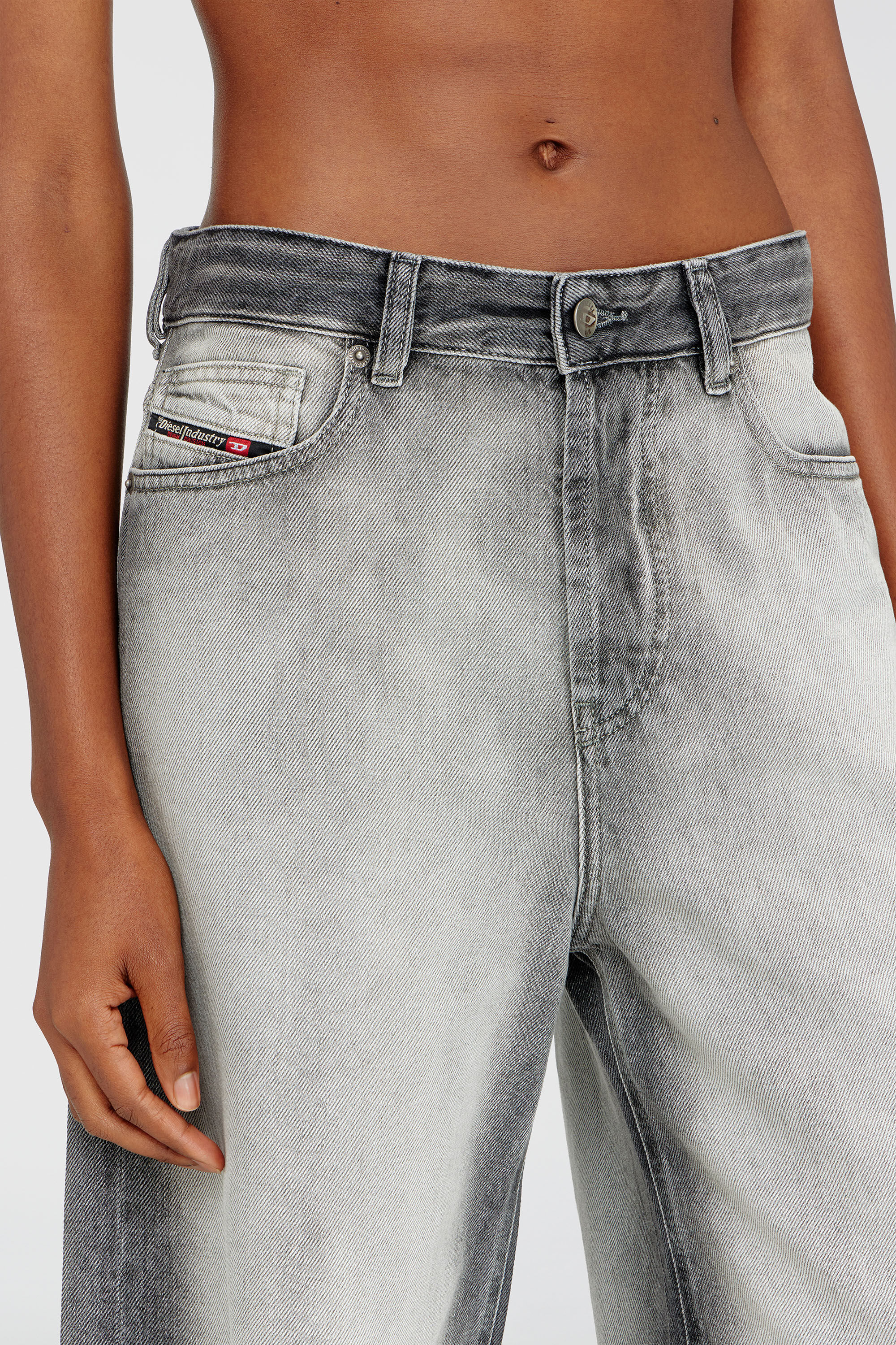 Diesel - DE-SIRE-SHORT-FSI, Damen Shorts aus weichem Skeleton-Denim in Grau - 5