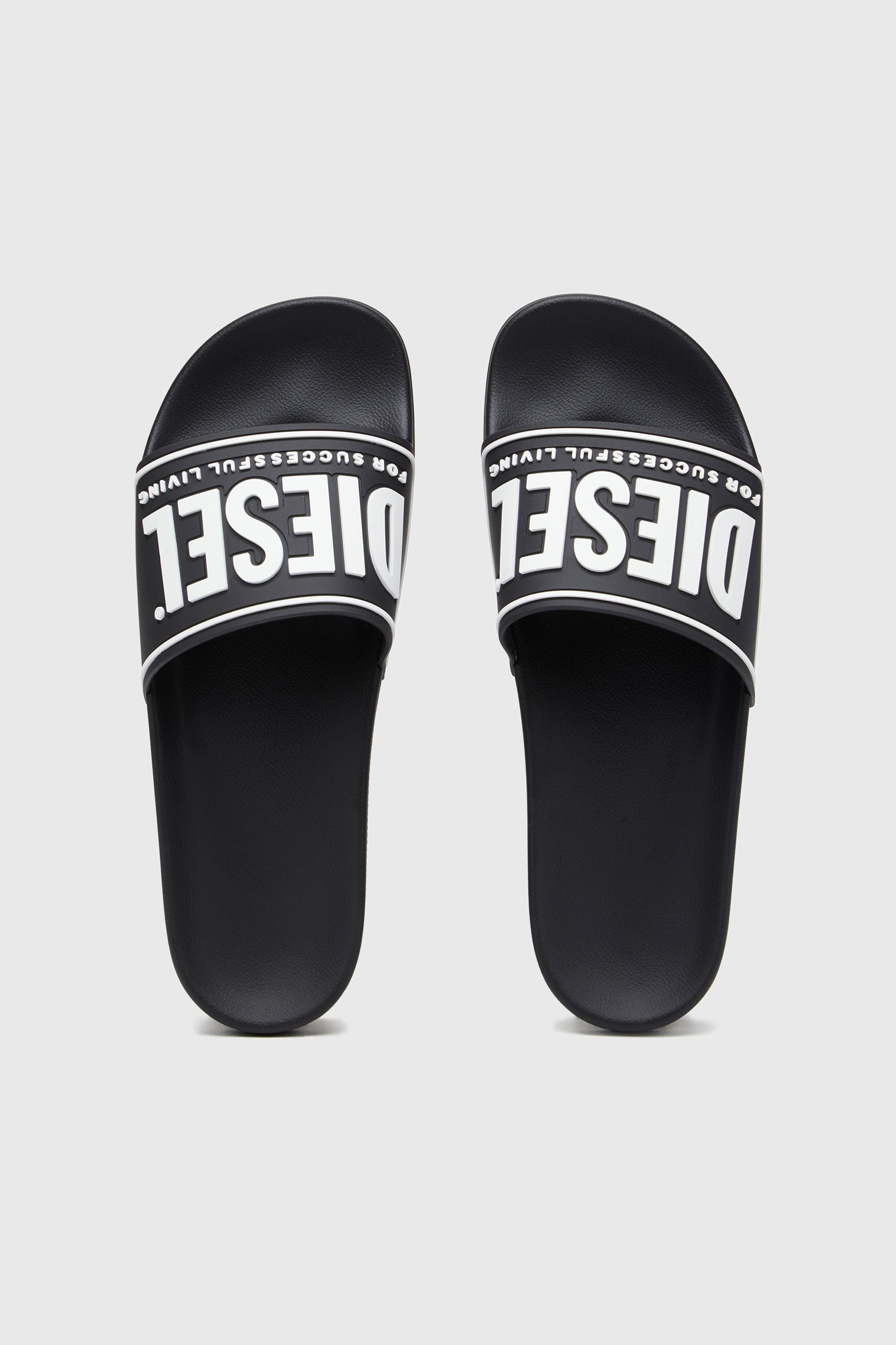 Diesel - SA-MAYEMI CC, Herren Sa-Mayemi-Badeschlappen mit 3D-Logo in Schwarz/Wei&szlig; - 4