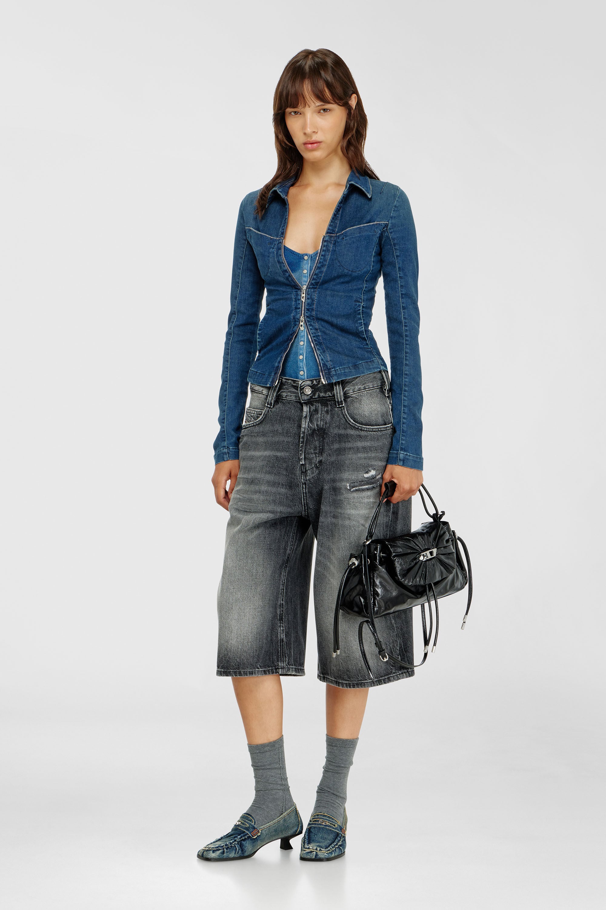 Diesel - SCRUNCH-D TOP HANDLE, Damen Scrunch-D - Top-Handle-Tasche aus gl&auml;nzendem Leder mit Falten in Schwarz - 1