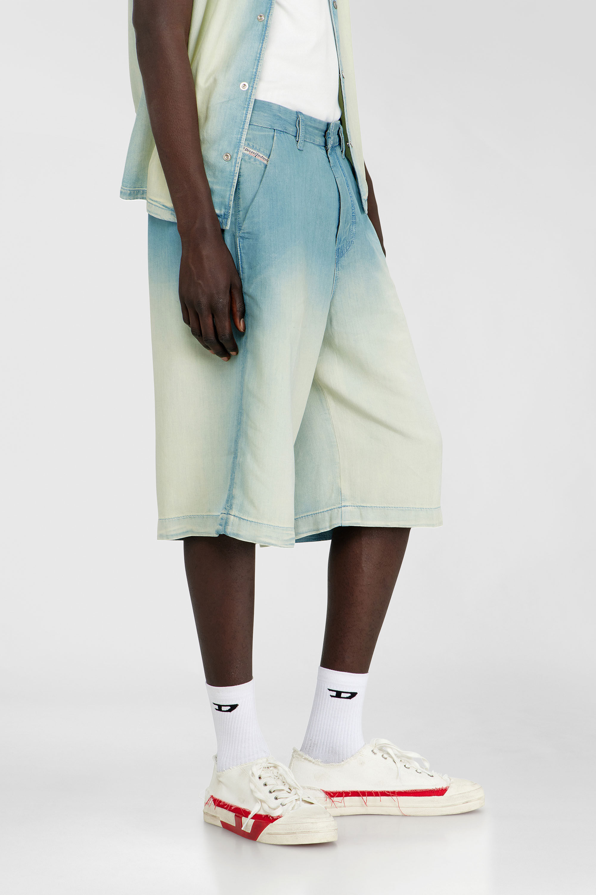 Diesel - D-TYLOR-SHORT-S, Herren Shorts aus flie&szlig;endem, &uuml;berf&auml;rbtem Denim in Hellblau - 5