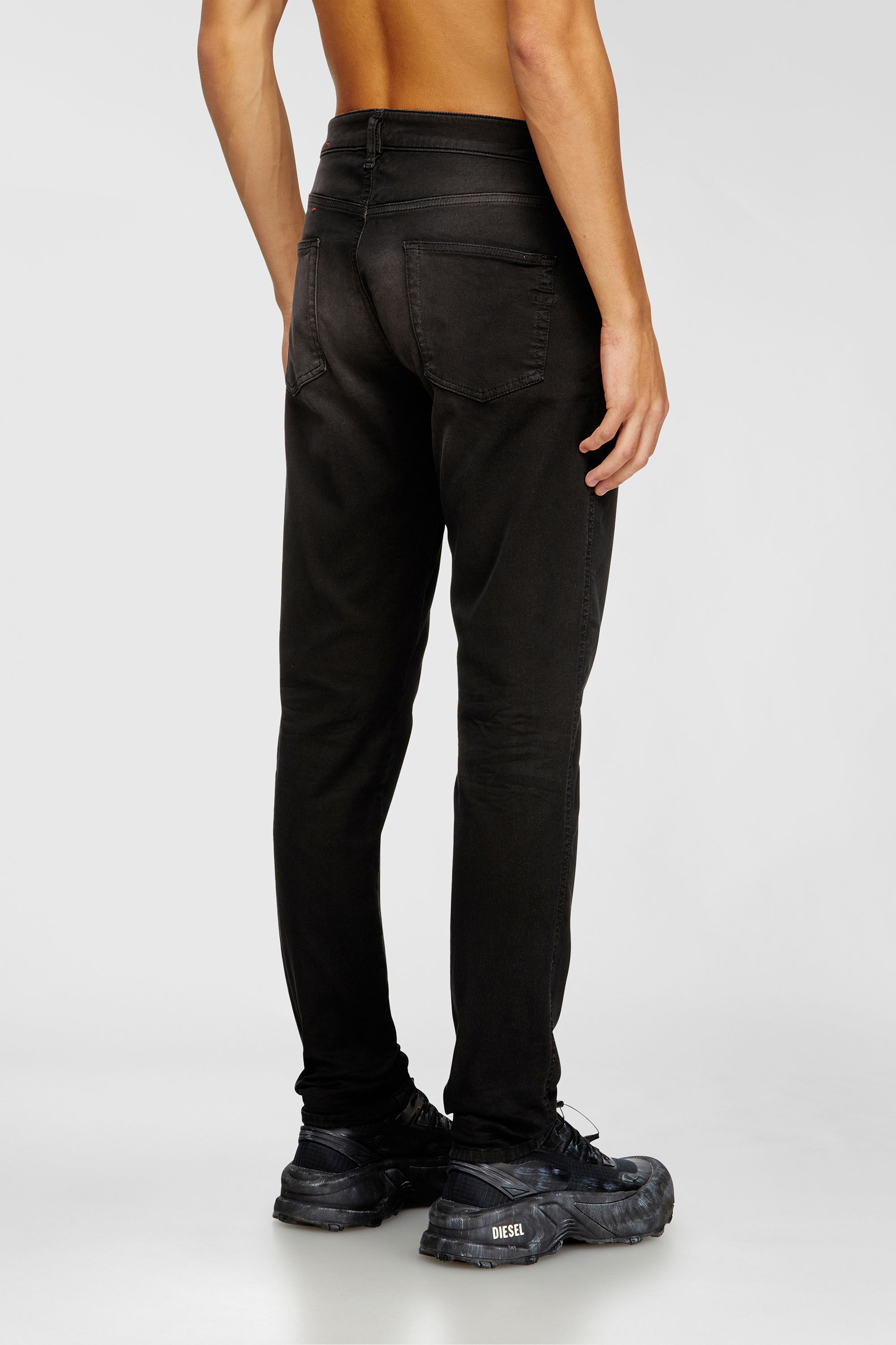Diesel - Herren Slim 2062 D-Strukt Joggjeans&reg; 0670M, Schwarz/Dunkelgrau - 3