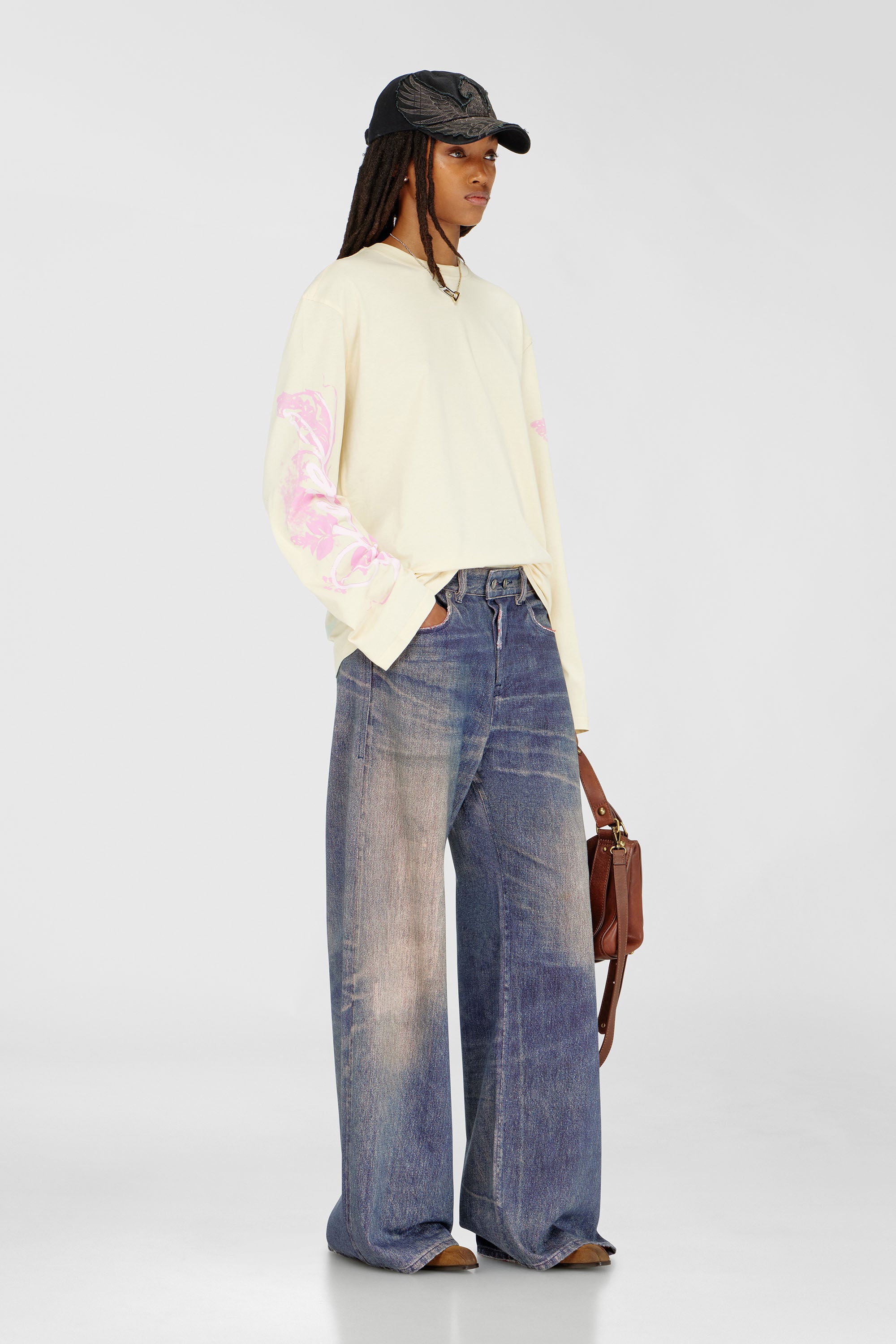Diesel - T-HILARY-LS-AA3, Damen Langarmshirt mit Grafikprints und Kristallen in Gelb - 1