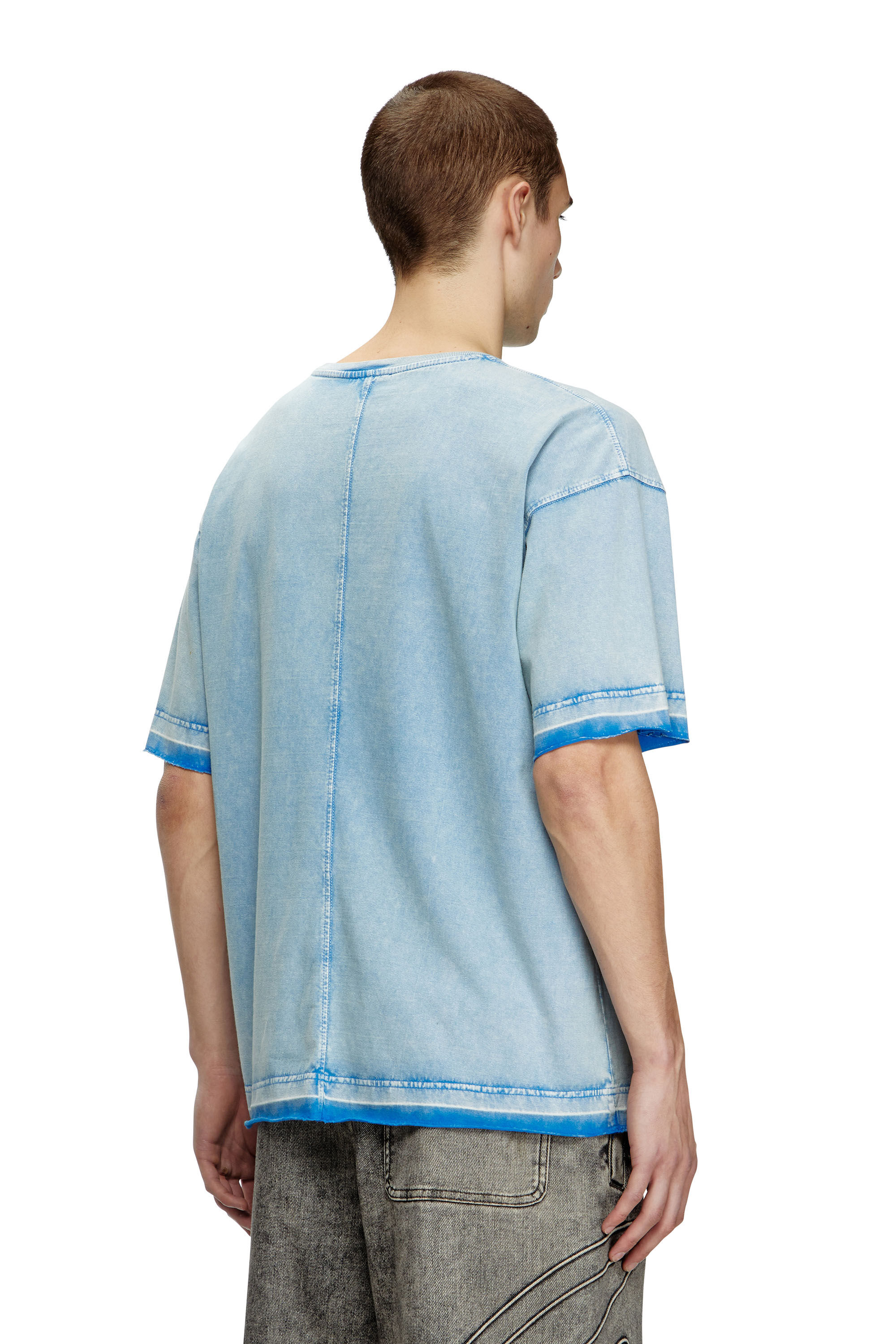 Diesel - T-HOXT, Herren T-Shirt in Denim-Optik mit freigesetzten Säumen in Hellblau - 4