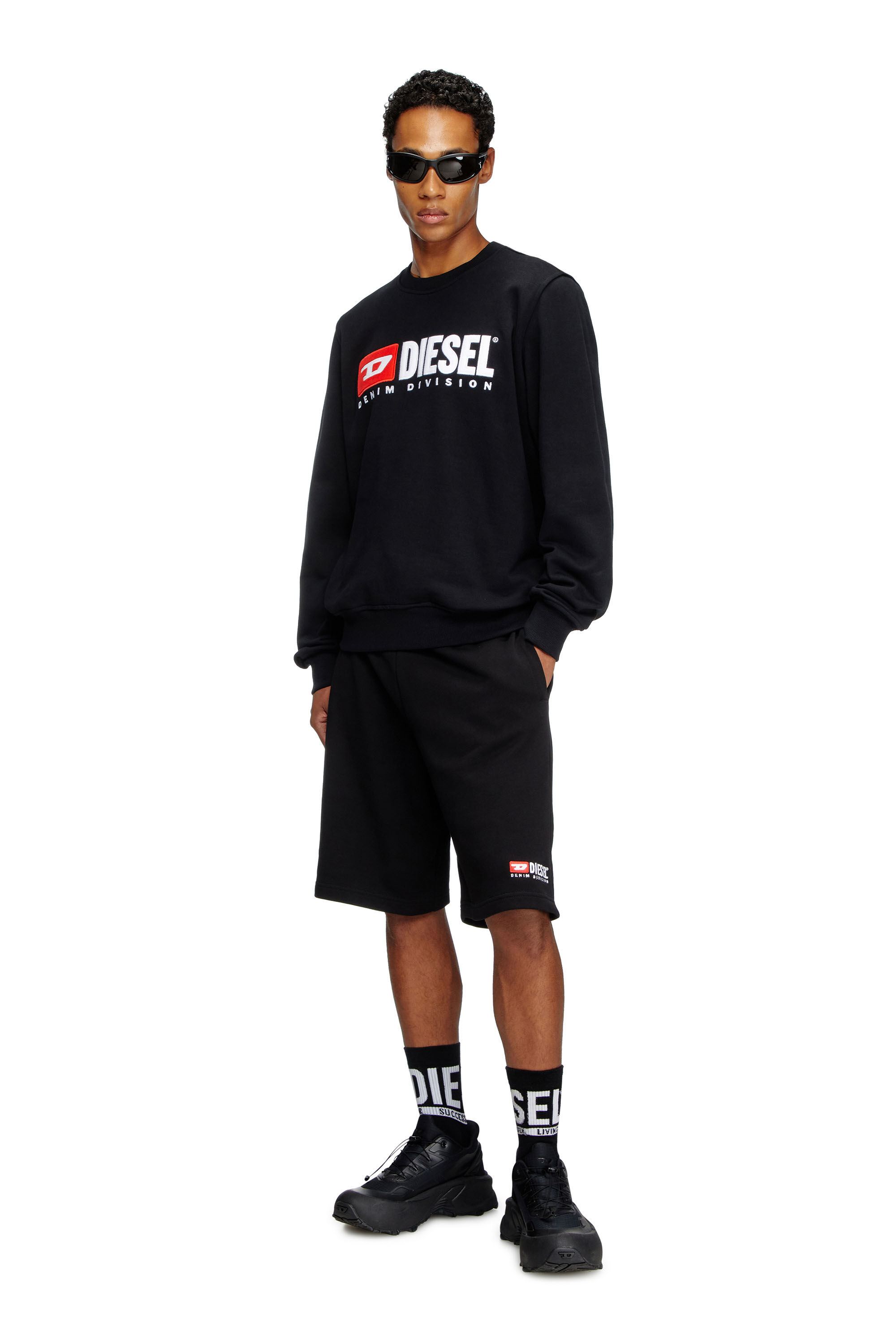 Diesel - P-CROWN-DIV, Herren Sweatshorts mit Logo-Stickerei in Schwarz - 1