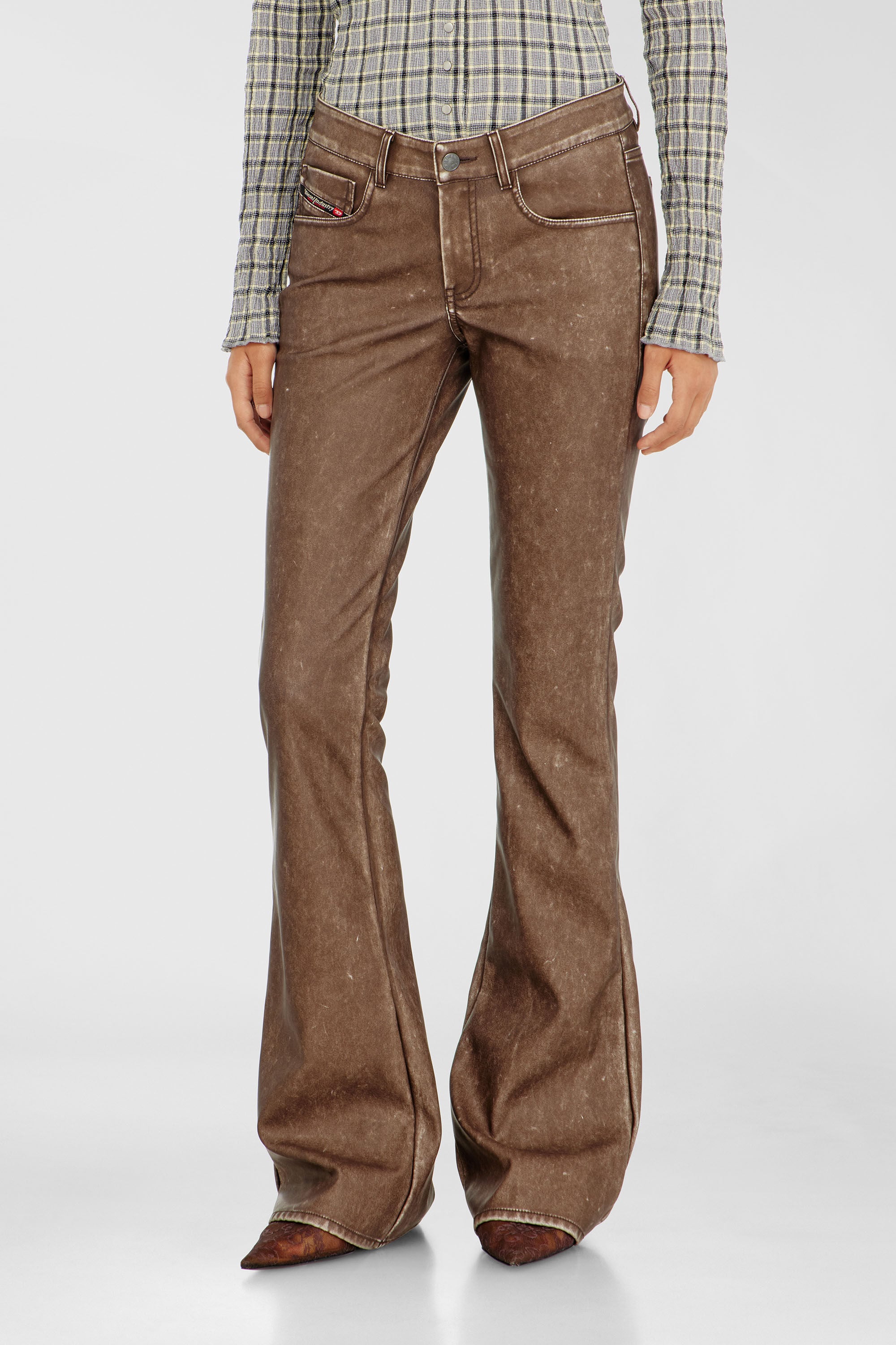 Diesel - P-STELLAR-S1, Damen Bootcut-Hose aus beschichtetem Material in Braun - 3