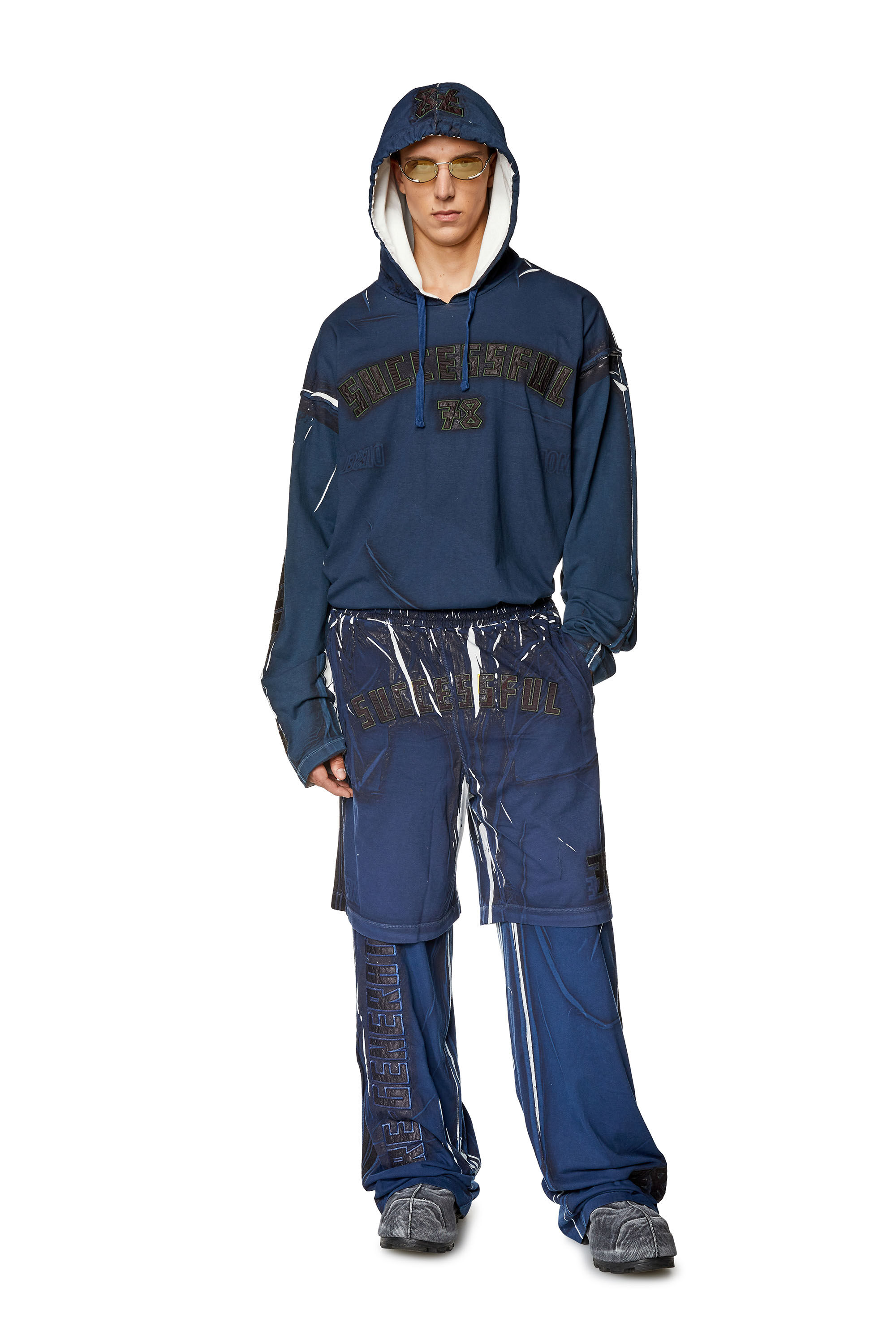 Diesel - P-ROWY, Herren Sweatshorts mit schattiertem Overprint in Dunkelblau - 1