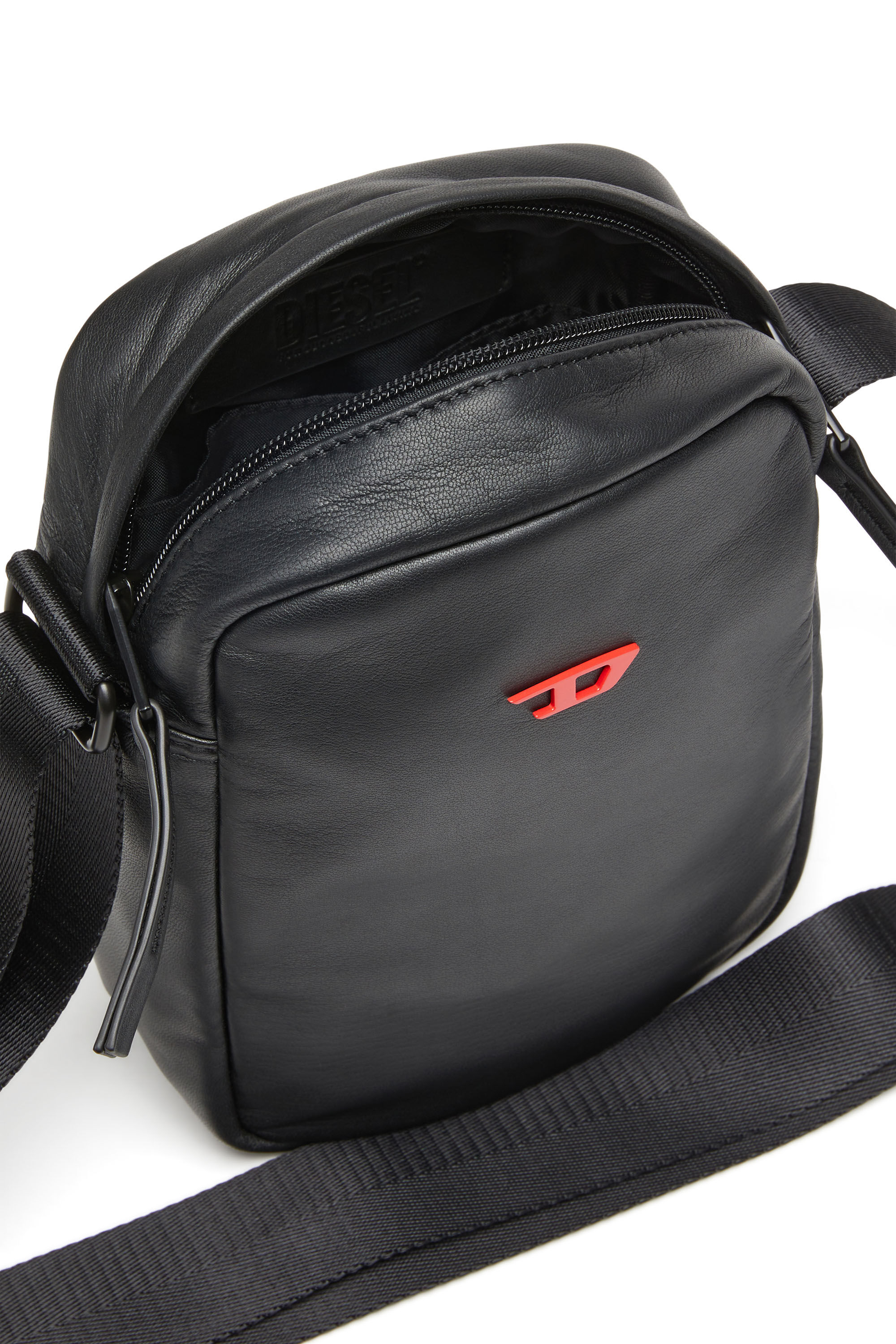 Herren Rave Crossbody Tasche aus Leder mit D aus Metall Schwarz Diesel